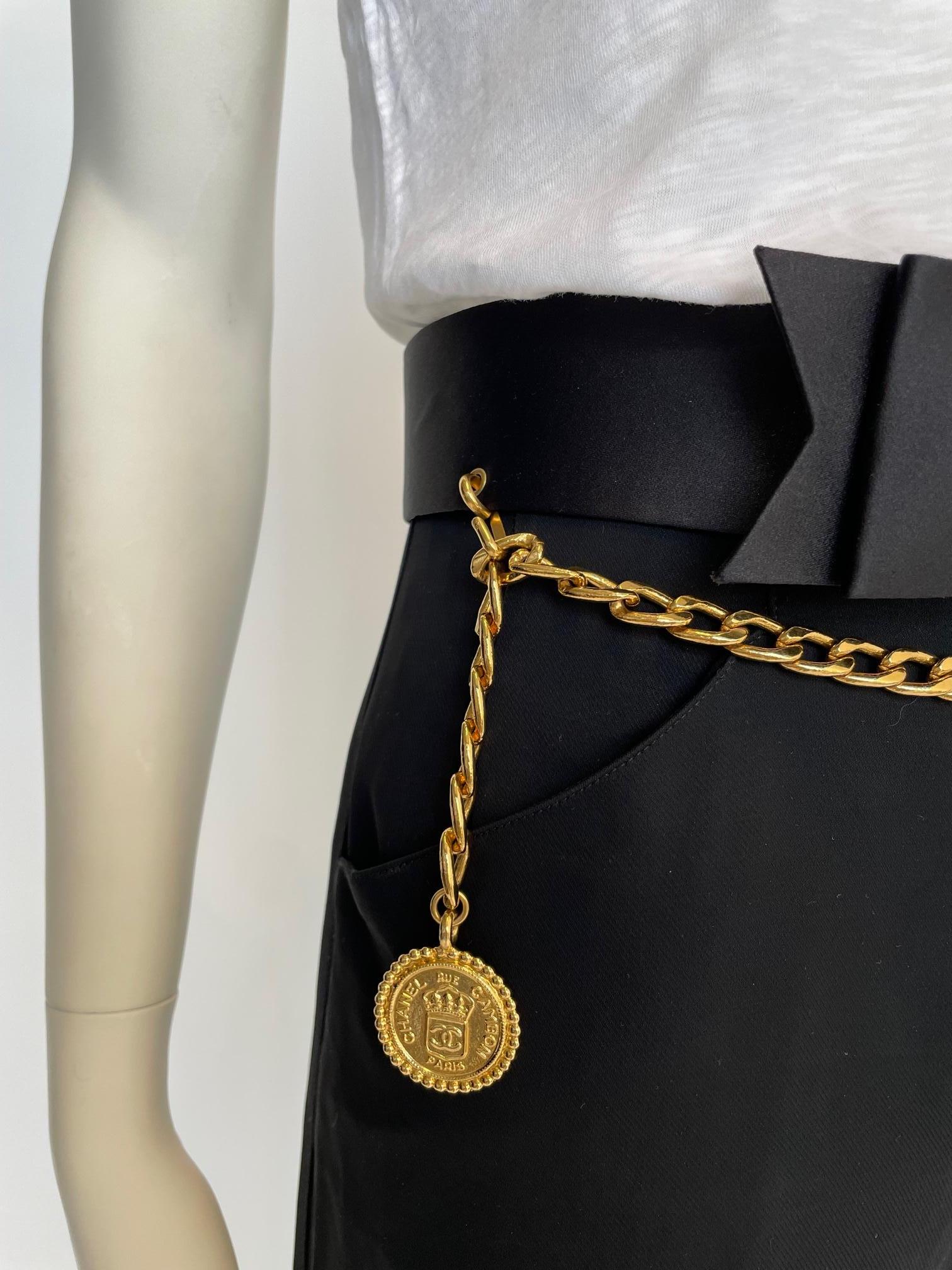 Women's Chanel By Lagerfeld Silk Bow-Embellished Chainlink Coin Charm Waist Belt, FW1995 For Sale