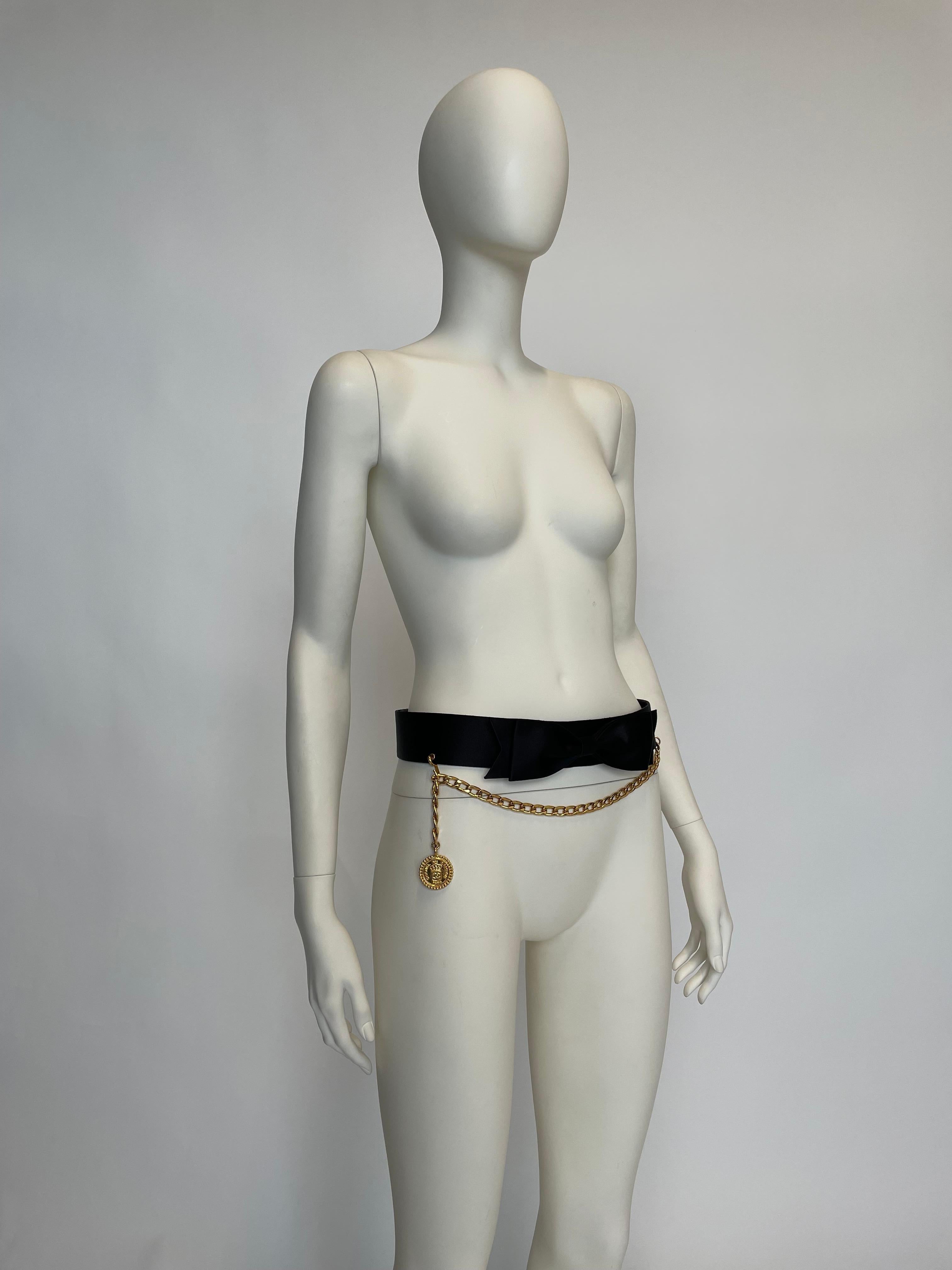 Chanel By Lagerfeld Silk Bow-Embellished Chainlink Coin Charm Waist Belt, FW1995 For Sale 5