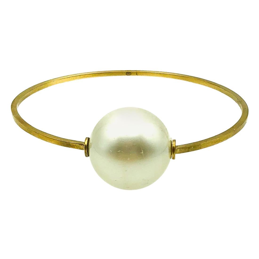 CHANEL by Lagerfeld Statement Oversize Whole Pearl ORBIT Bangle 2013 Collection For Sale