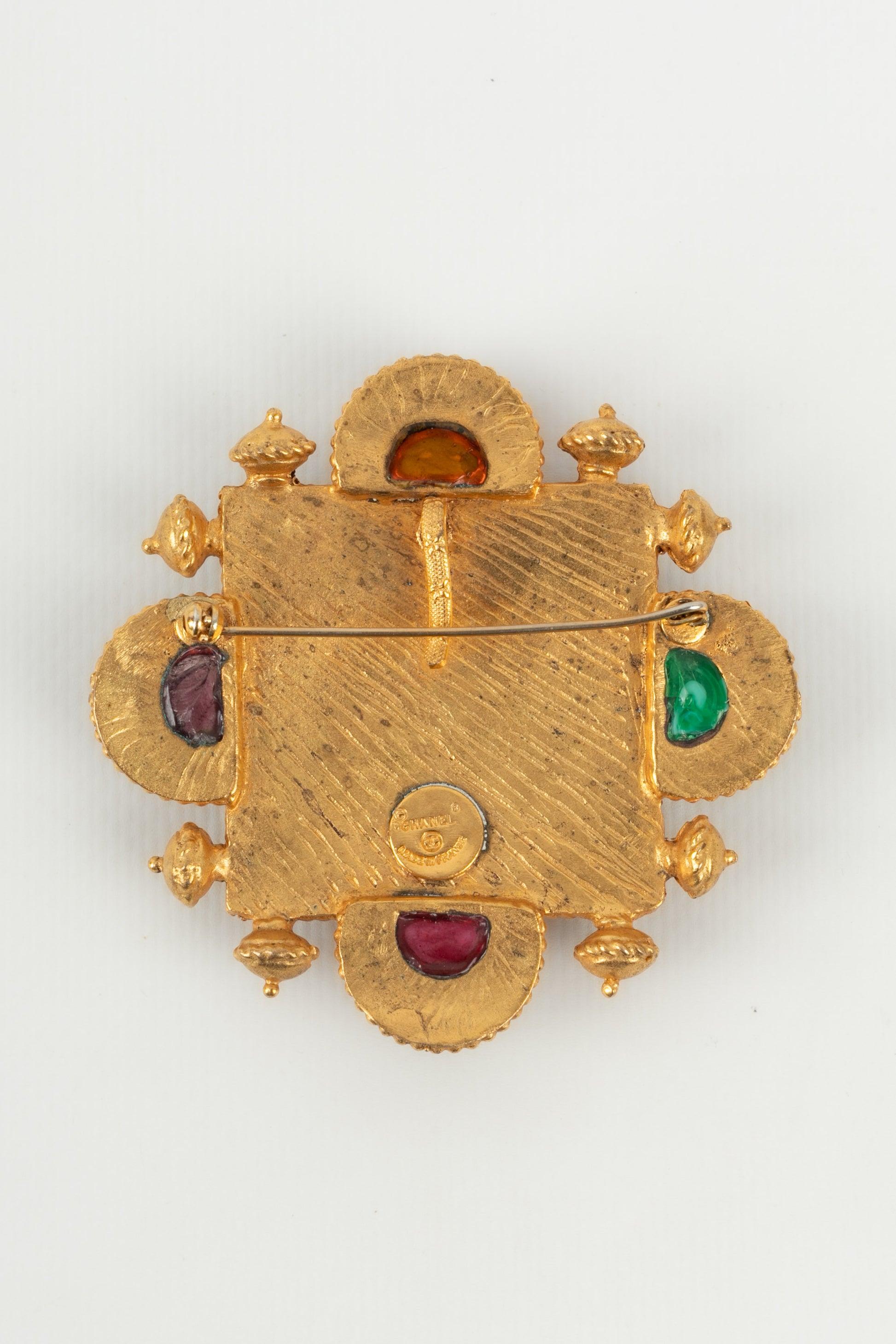 Chanel Byzantine Brooch with Glass Paste In Excellent Condition For Sale In SAINT-OUEN-SUR-SEINE, FR