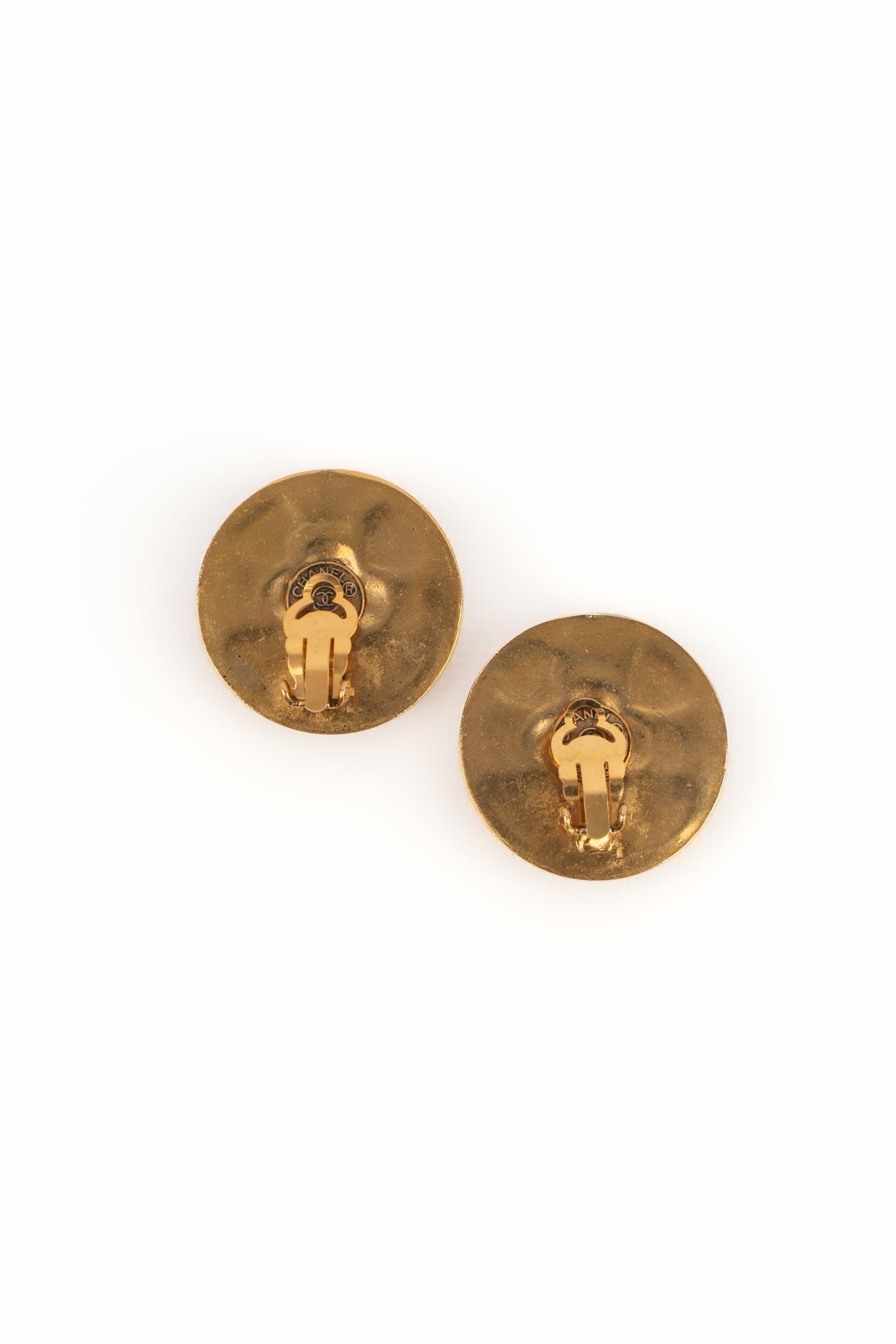 Boucles d'oreilles byzantines Chanel en vente 1