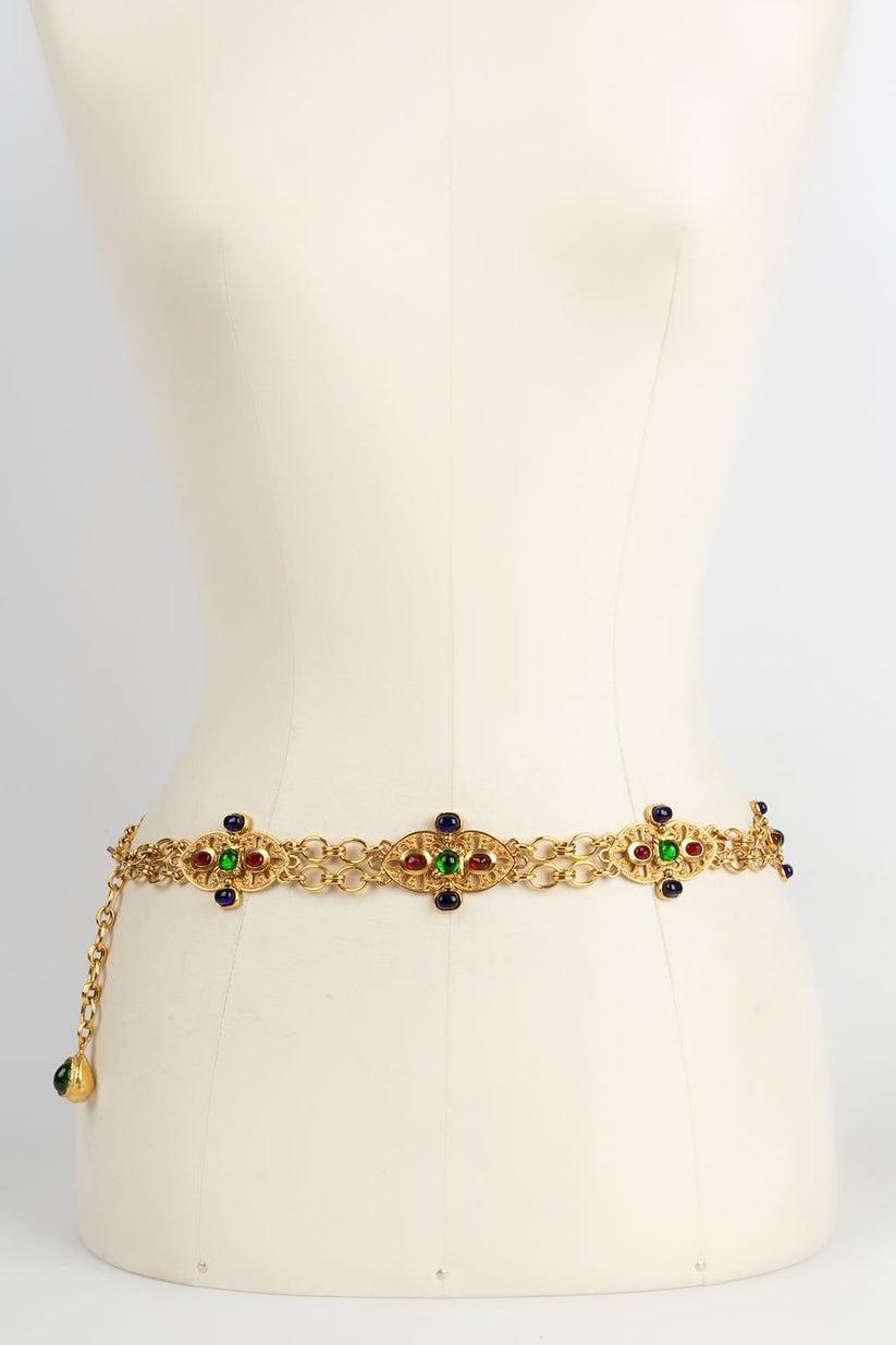 Chanel Byzantine Gold metal paved with multicolored cabochons belt, 1980 In Excellent Condition In SAINT-OUEN-SUR-SEINE, FR