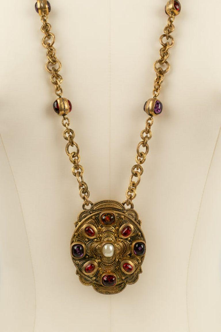 Chanel Byzantine Necklace in Gilded Metal and Glass Paste In Excellent Condition In SAINT-OUEN-SUR-SEINE, FR