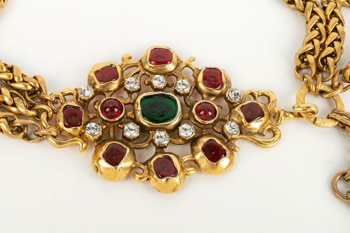 Chanel Gürtel im byzantinischen Stil aus Goldmetall und farbigem Glaspassepartout im Zustand „Hervorragend“ im Angebot in SAINT-OUEN-SUR-SEINE, FR