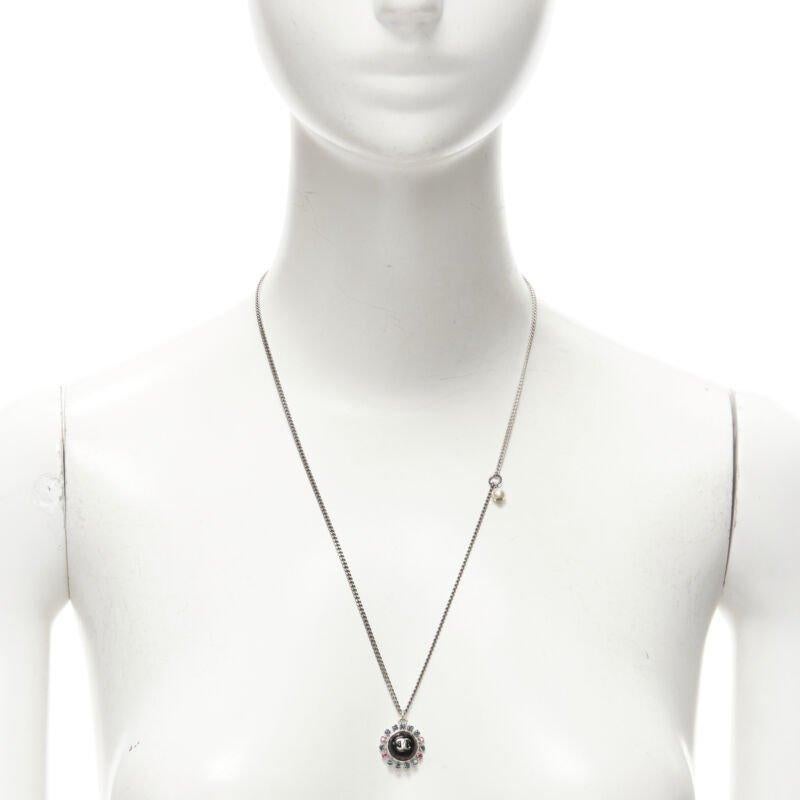 CHANEL C18B CC logo micro black acrylic colorful crystals pearl necklace
Reference: TGAS/C01558
Brand: Chanel
Designer: Virginie Viard
Collection: 18B
Material: Acrylic
Color: Black, Multicolour
Pattern: Solid
Closure: Clasp
Made in: