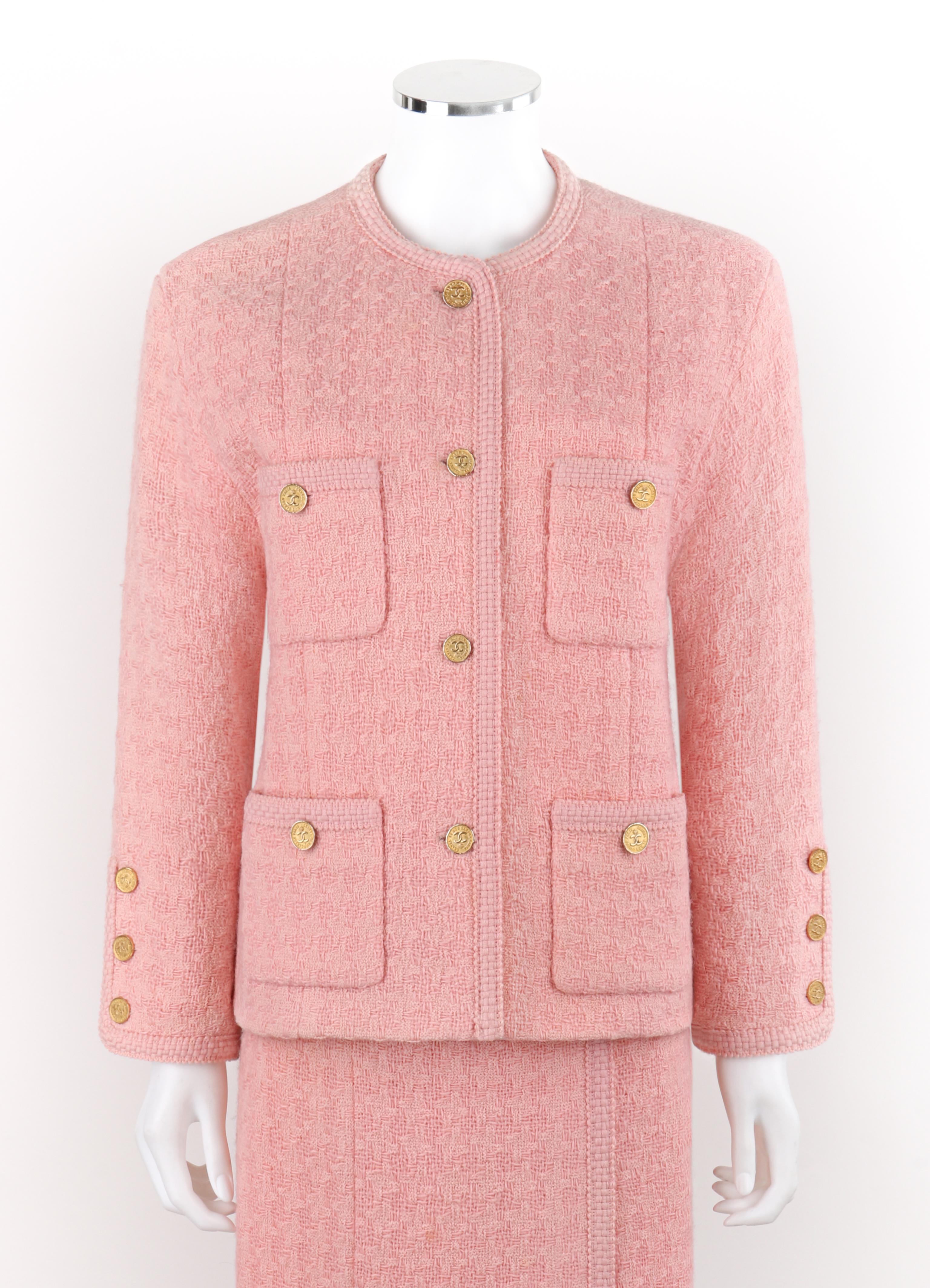 CHANEL c.1980''s 2pc Pink Gold Button-Up Tweed Woven Trim Trim Set Jacket Skirt Suit Set État moyen - En vente à Thiensville, WI