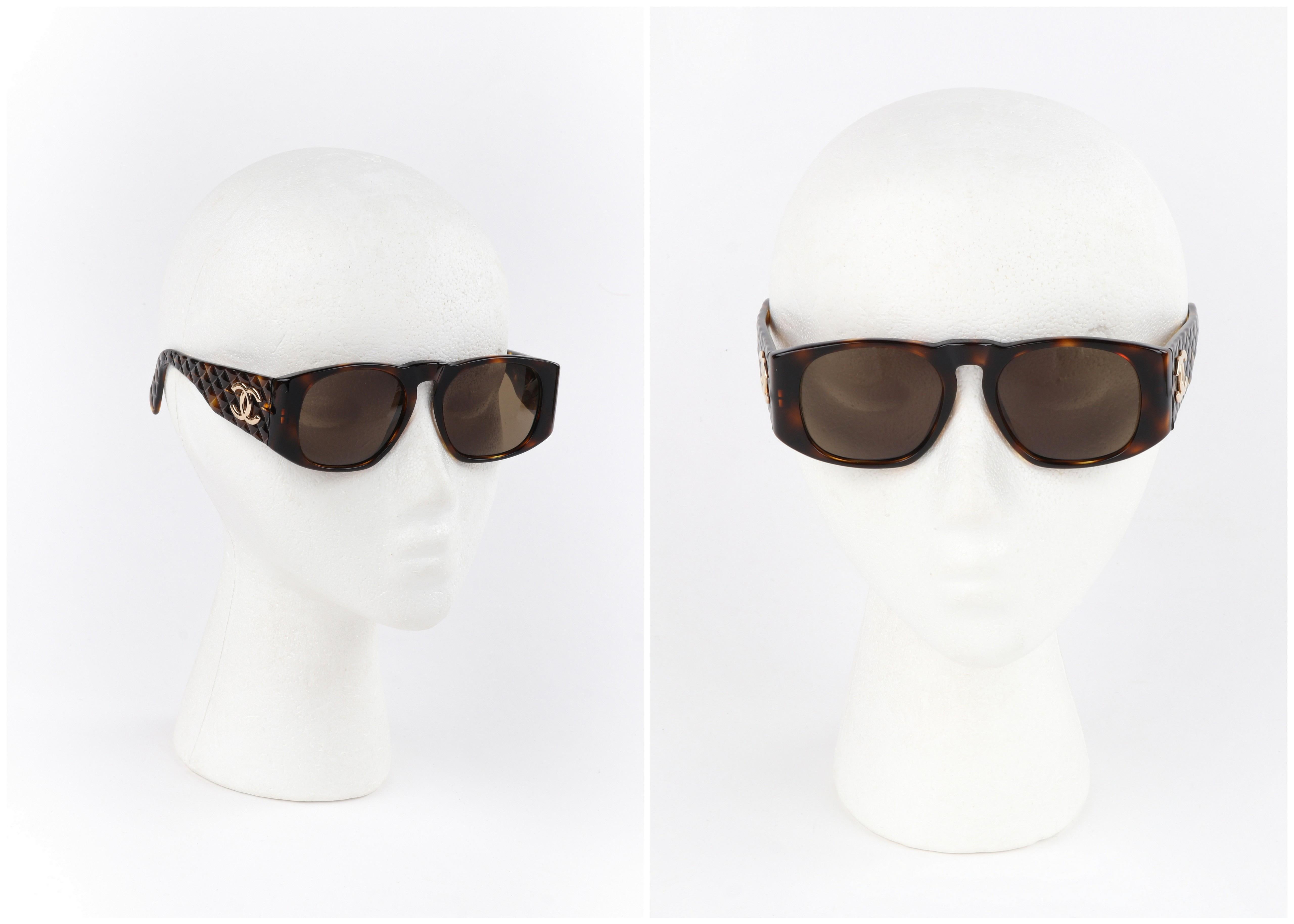 CHANEL c.1980’s Brown Tortoiseshell Quilted Gold CC Logo Sunglasses 01450 w/Box In Good Condition In Thiensville, WI