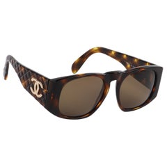 Lunettes de soleil CHANEL c.1980's Brown Tortoiseshell Quilted Gold CC Logo 01450 w/Box