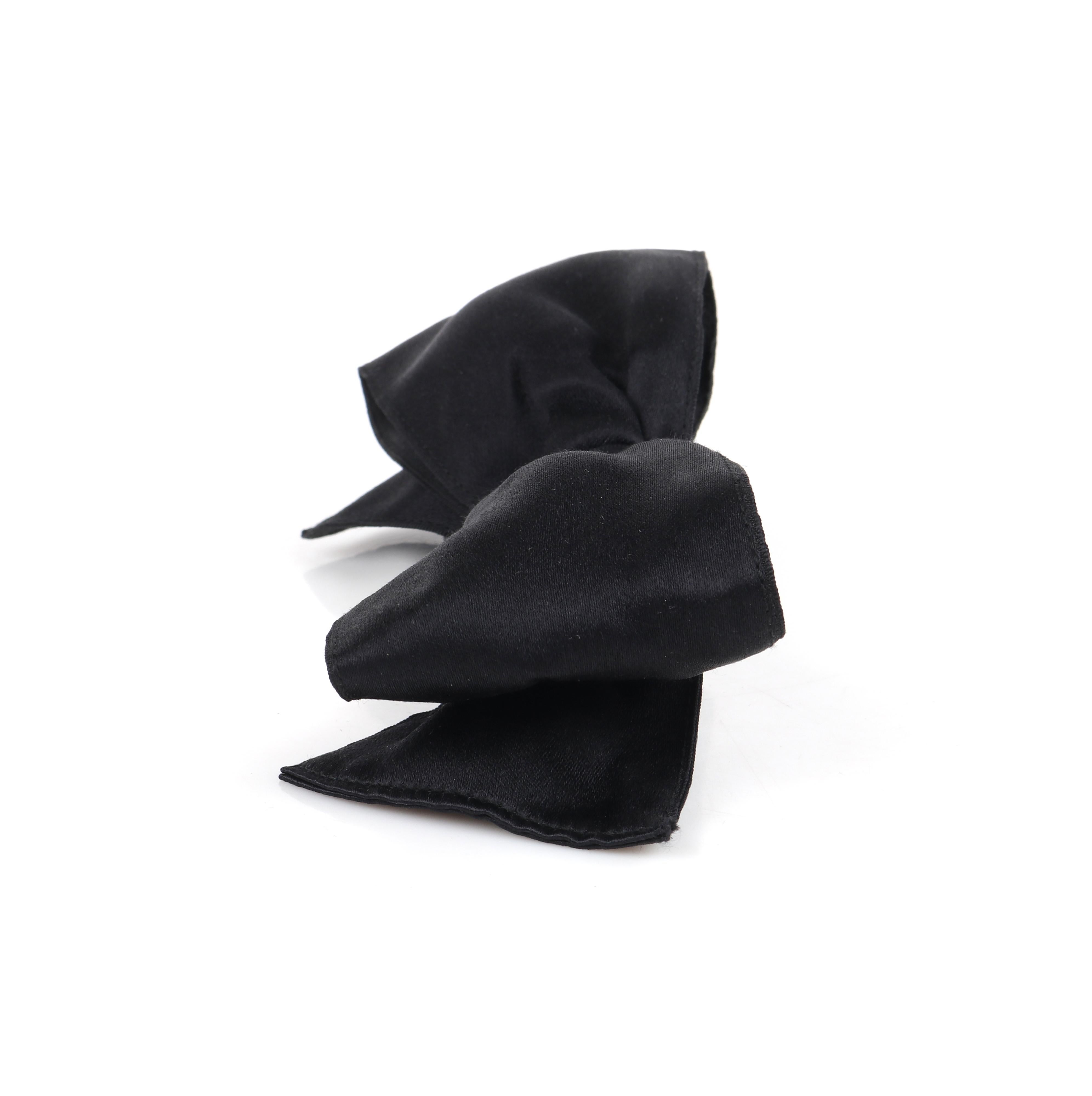 CHANEL c.1980's Vtg Negro Satinado Plata Pasador Gran Lazo Accesorio para el Pelo en venta 3