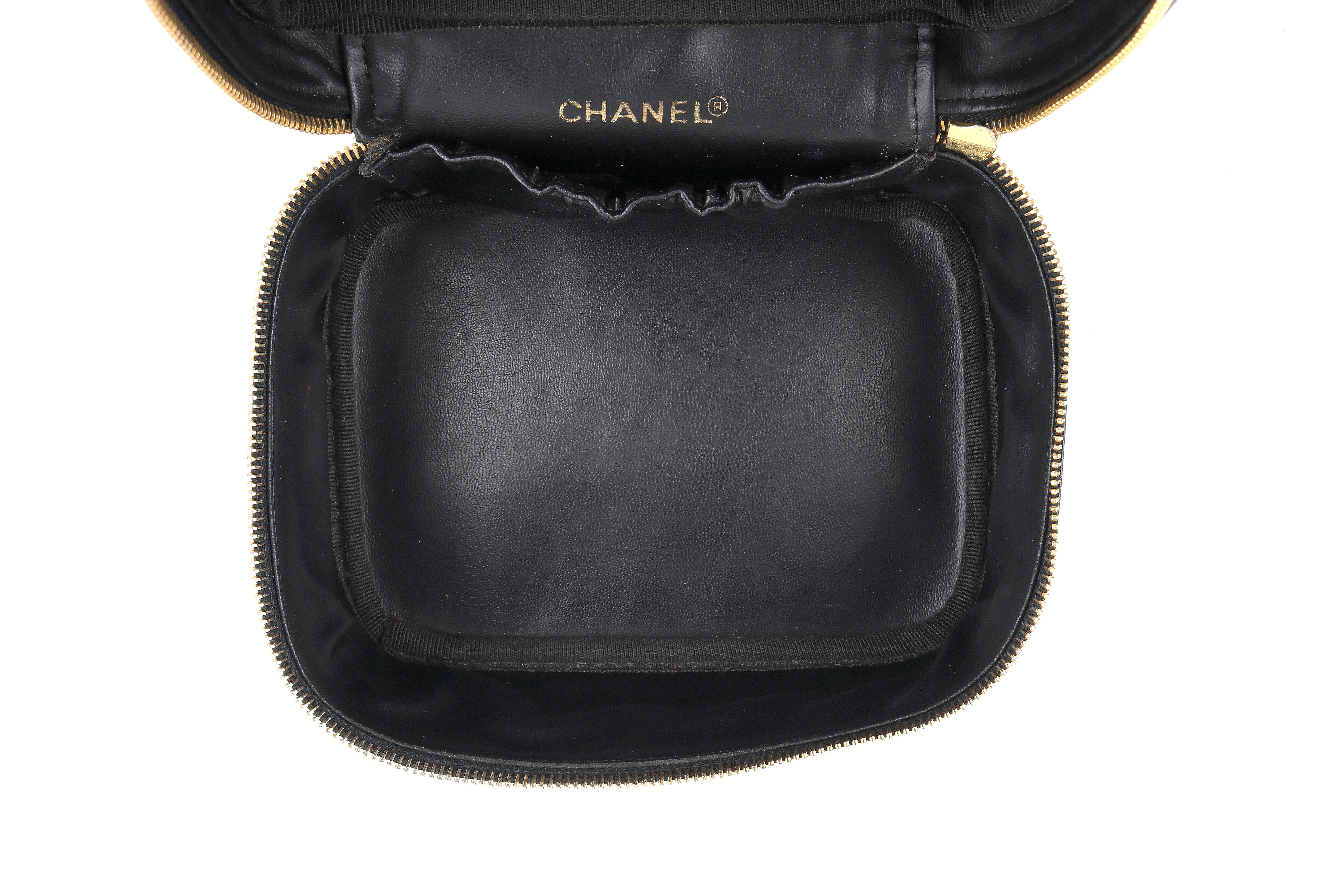 CHANEL c.1990's Black Leather Quilted Zip Around Cosmetic Bag Travel Case 7