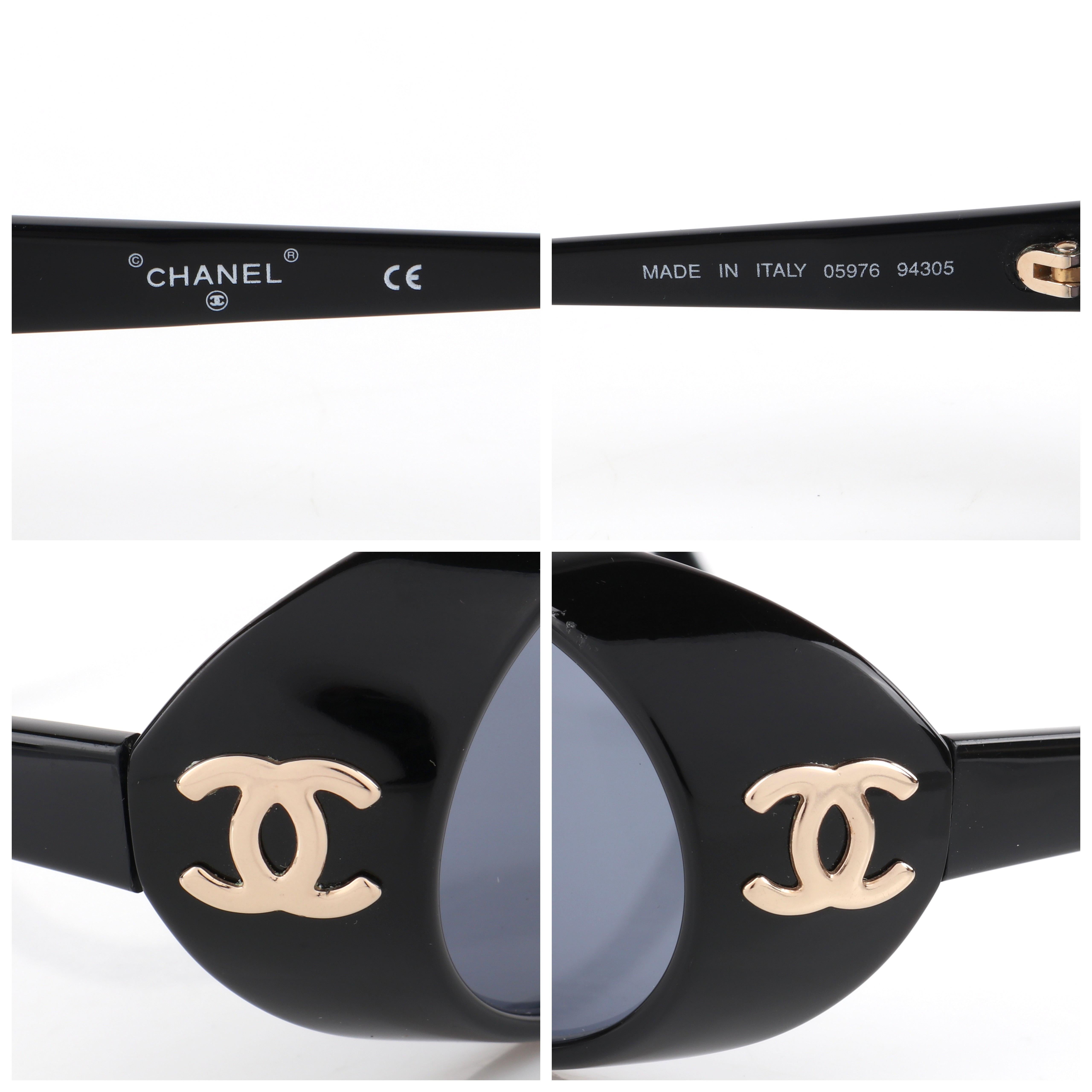CHANEL c.1990's Gafas de sol ovaladas negras Logo CC dorado de plástico 05976 c/Caja 6