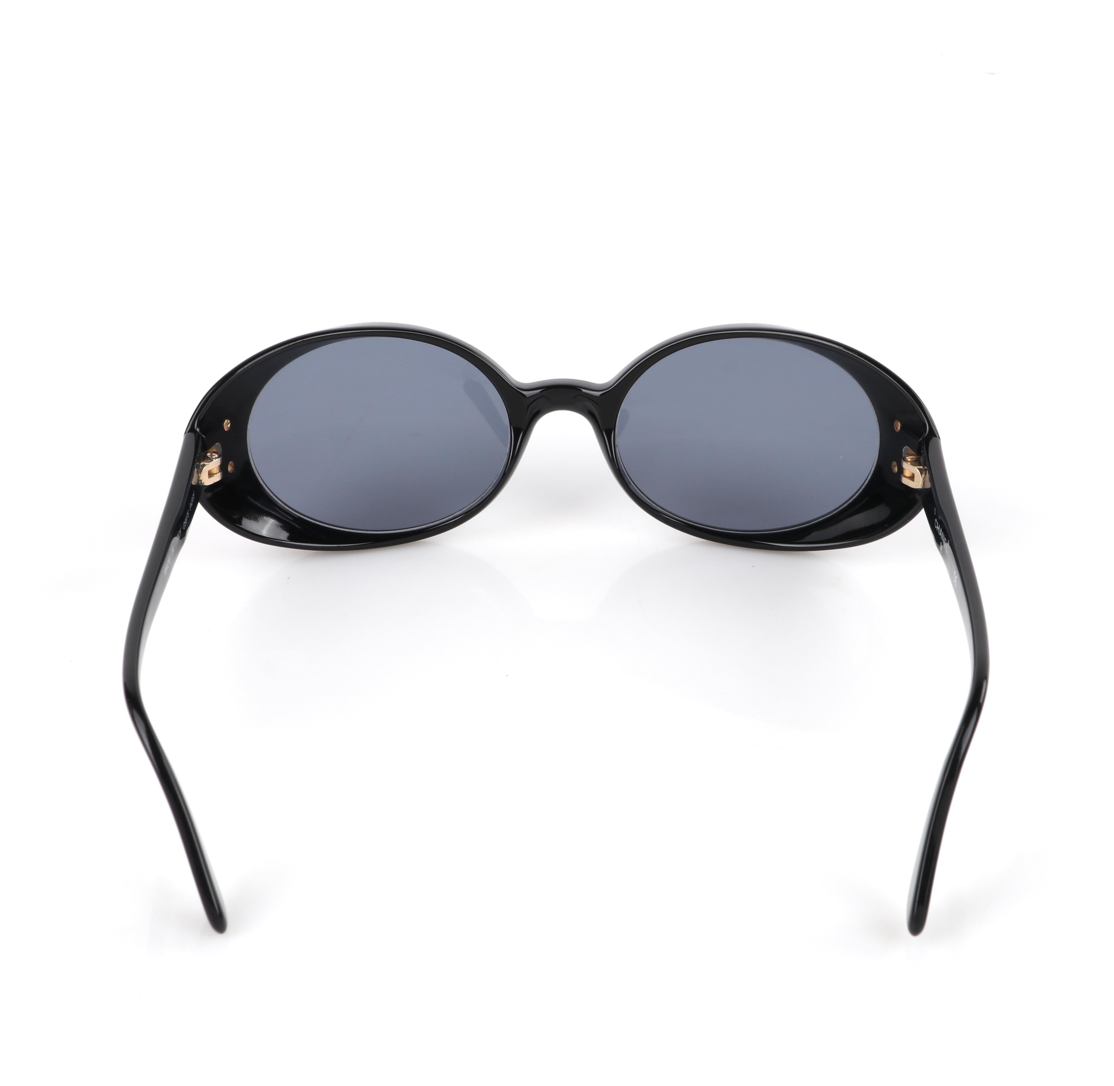 CHANEL c.1990's Gafas de sol ovaladas negras Logo CC dorado de plástico 05976 c/Caja 2