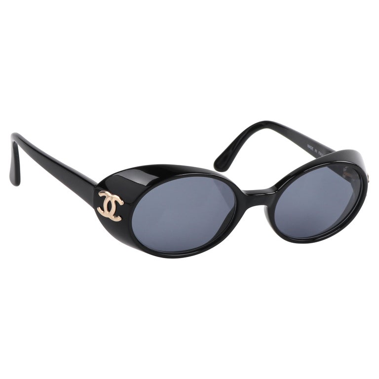 Sunglasses Chanel Black in Plastic - 19063423