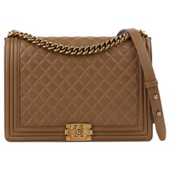 CHANEL c.2014 "Boy" Sac à bandoulière croisé en cuir matelassé marron et accessoires dorés