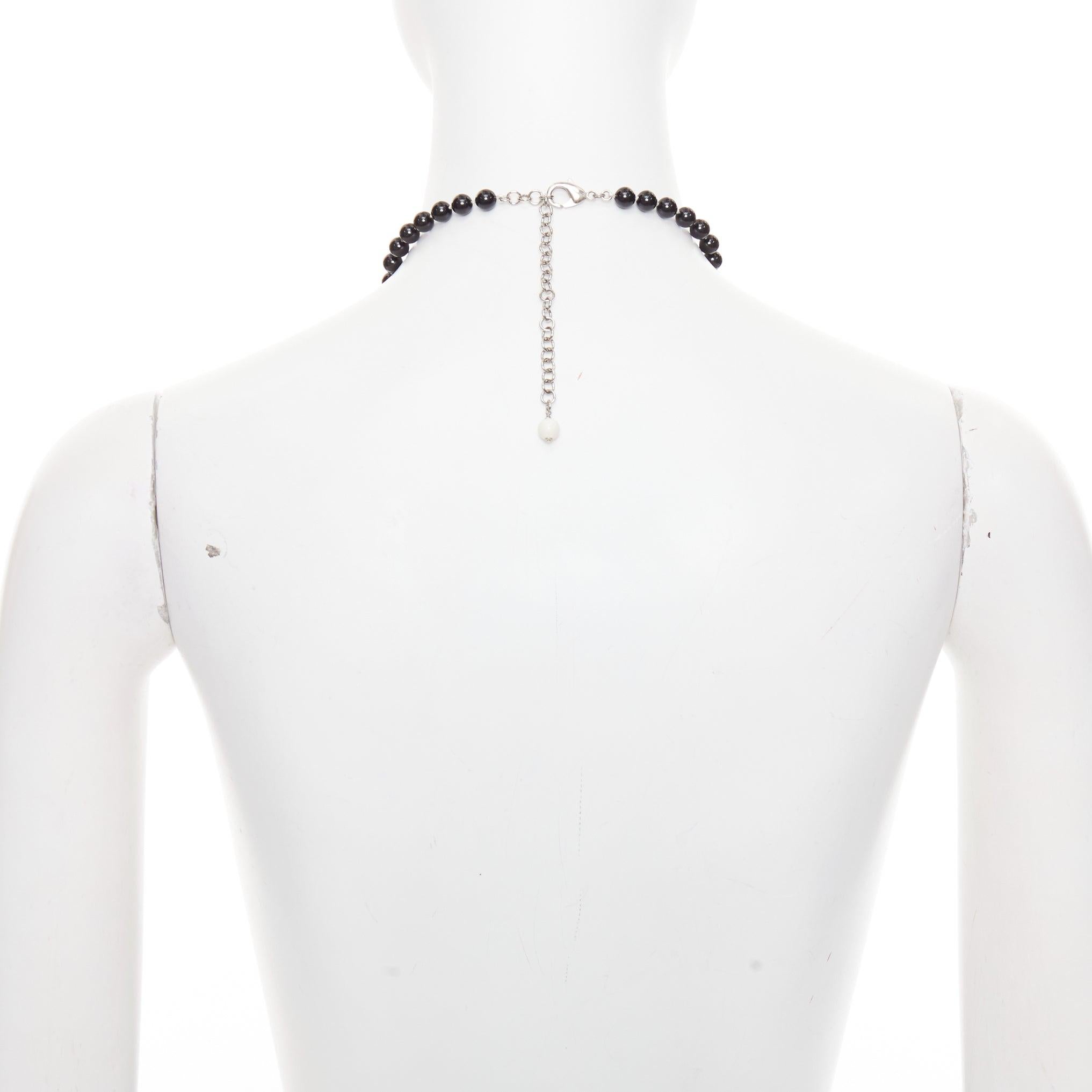 Sautoir CHANEL C23C cristal CC logo soleil lune noir blanc perles en vente 1