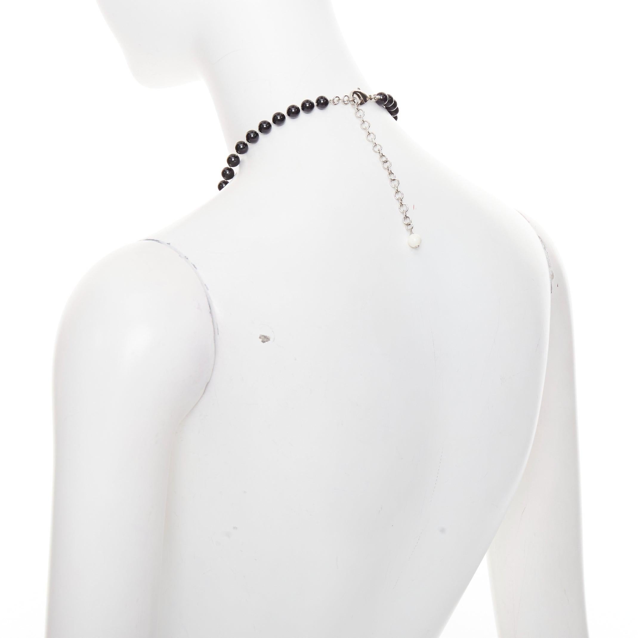Sautoir CHANEL C23C cristal CC logo soleil lune noir blanc perles en vente 2