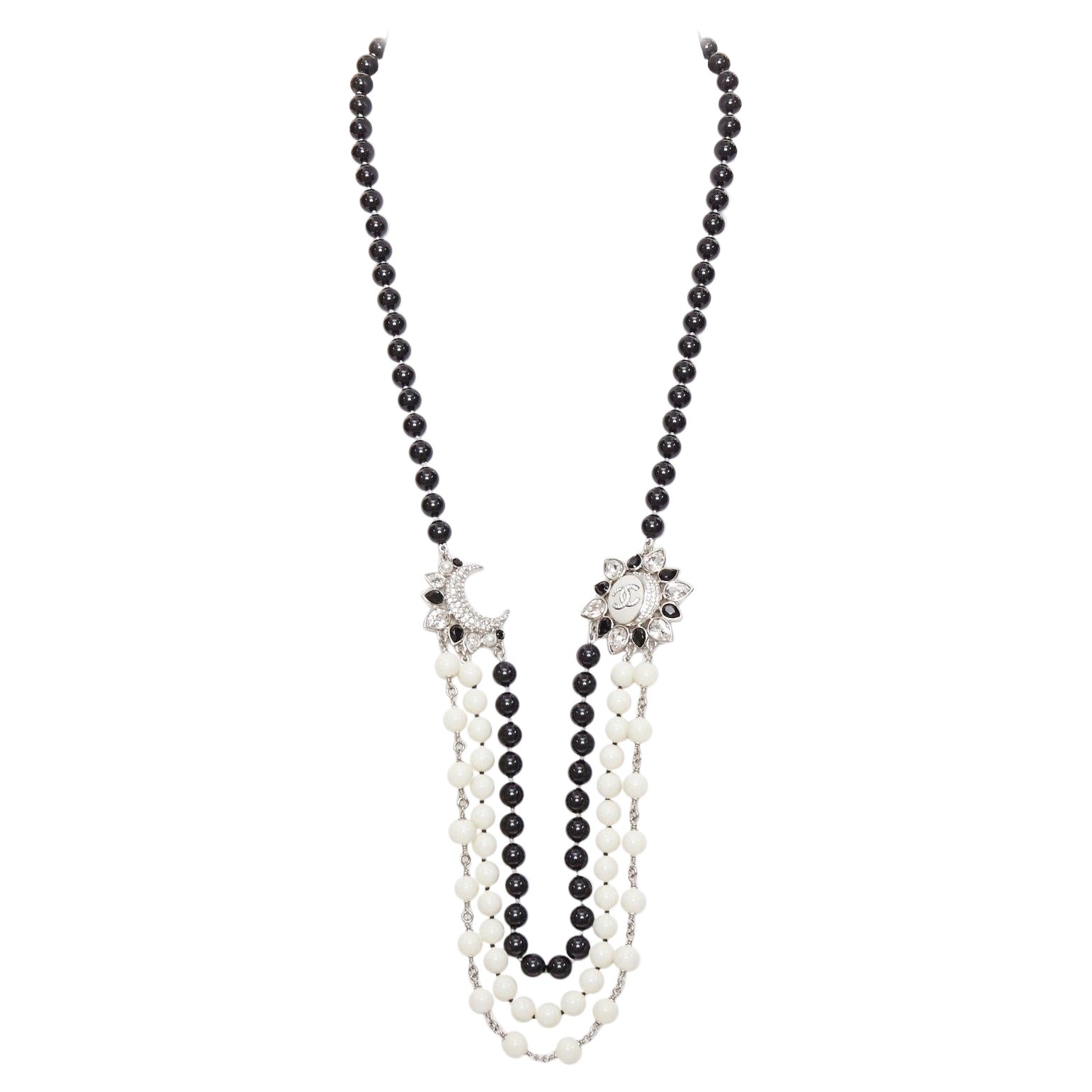 Sautoir CHANEL C23C cristal CC logo soleil lune noir blanc perles en vente