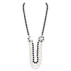 CHANEL C23C cristal CC logo sol luna negro blanco cuentas collar largo
