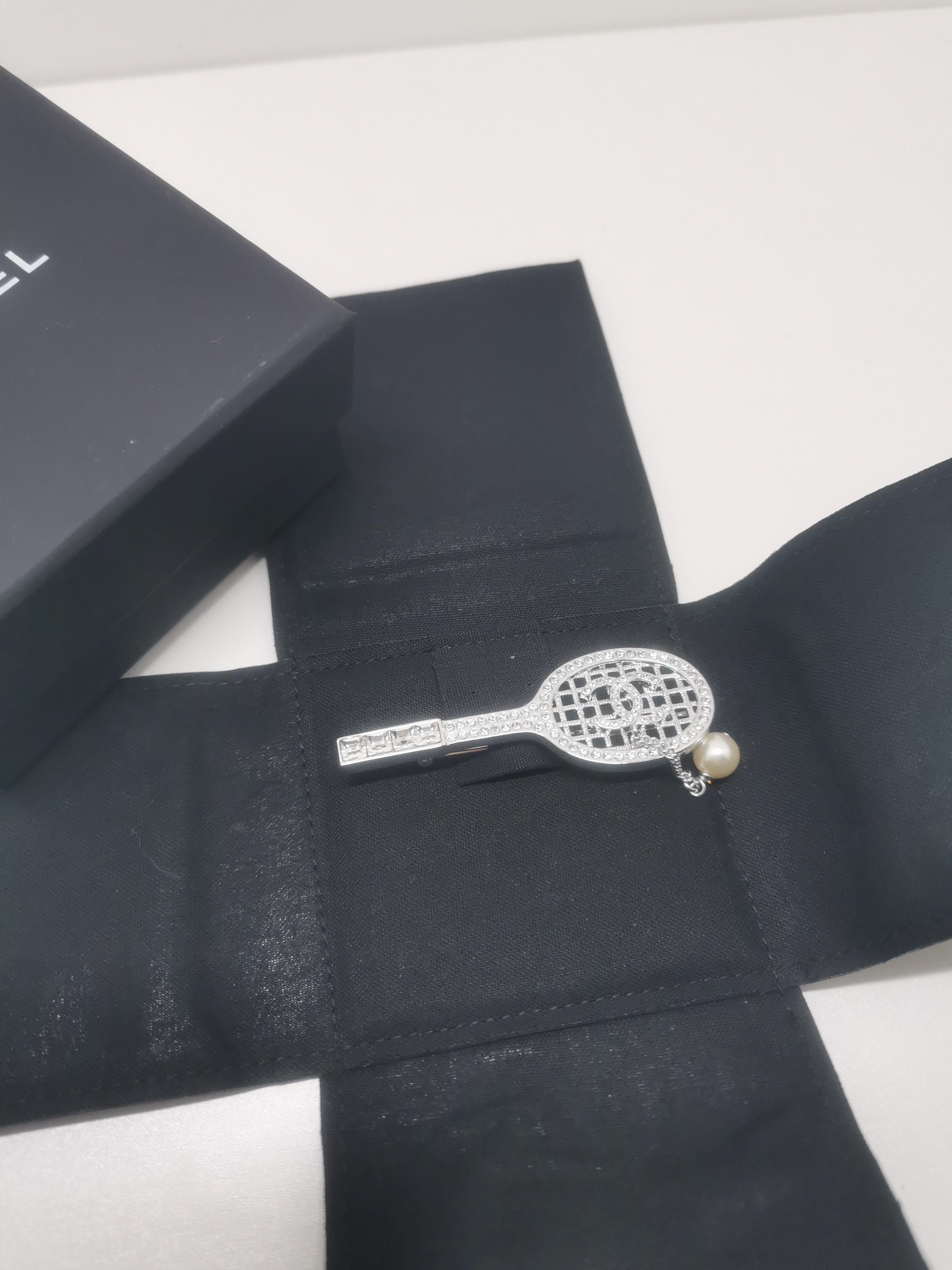 Chanel C24 Large Oversized CC Pearl Brooch Dropped Pearl Ball In Excellent Condition For Sale In PUTNEY, NSW