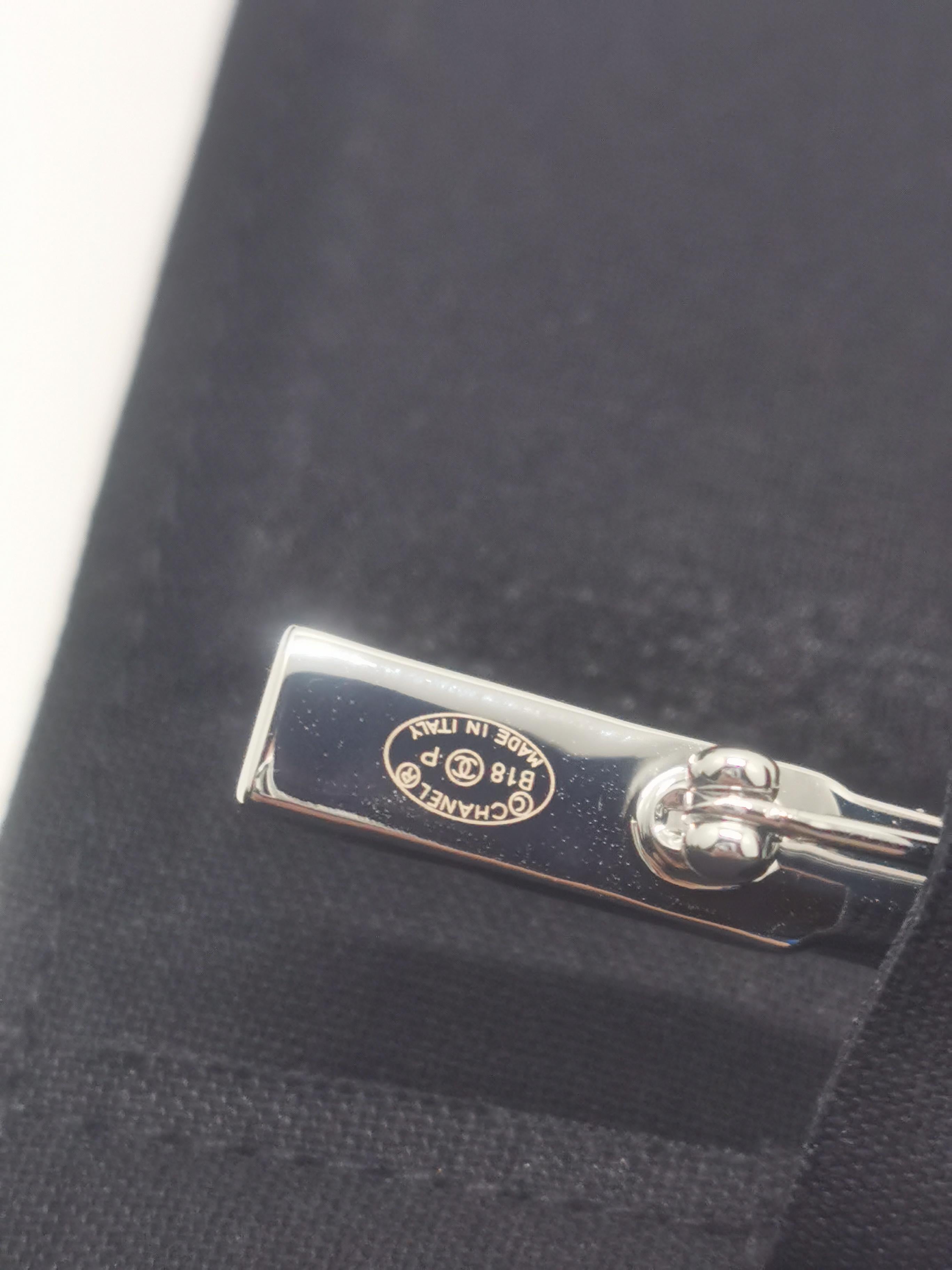 Women's Chanel C24 Large Oversized CC Pearl Brooch Dropped Pearl Ball For Sale