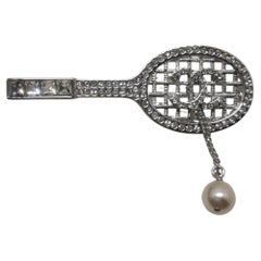 Chanel C24 Spilla di perle CC grande e sovradimensionata con pallina di perle