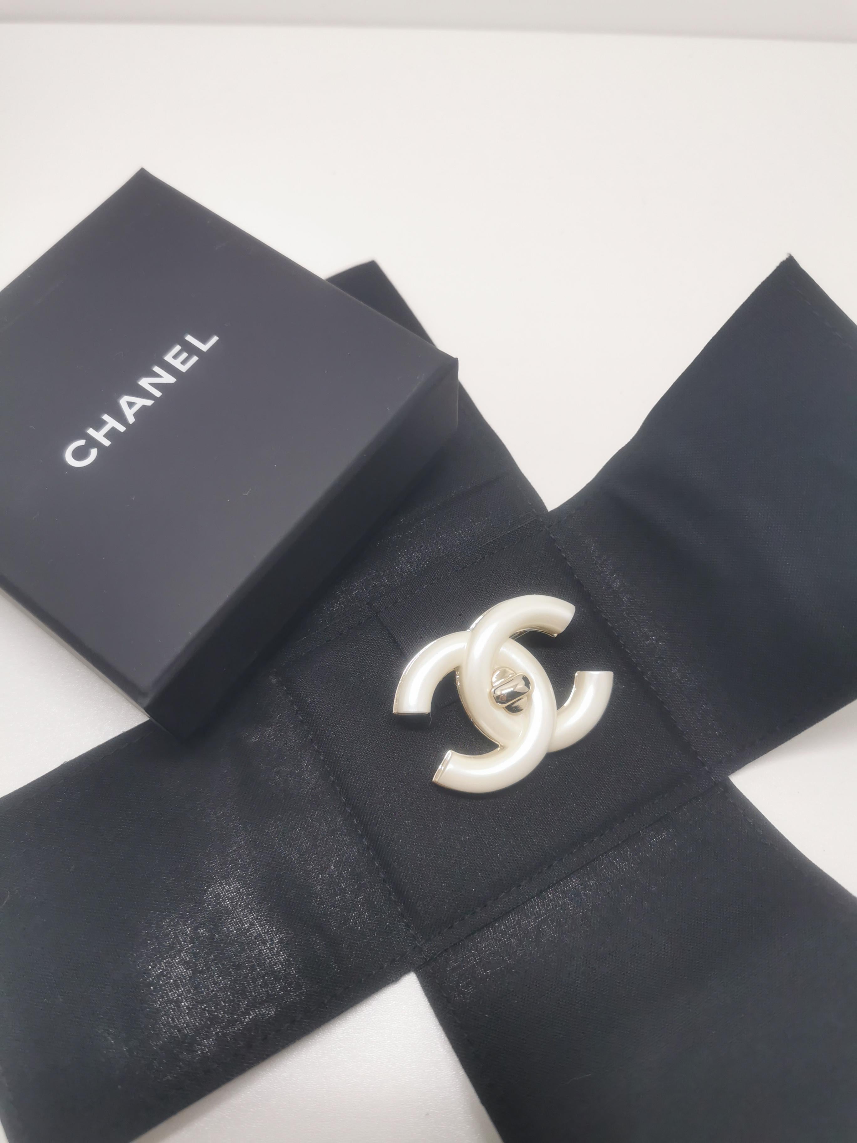 Contemporary Chanel C24 Large Oversized CC Pearl Brooch For Sale