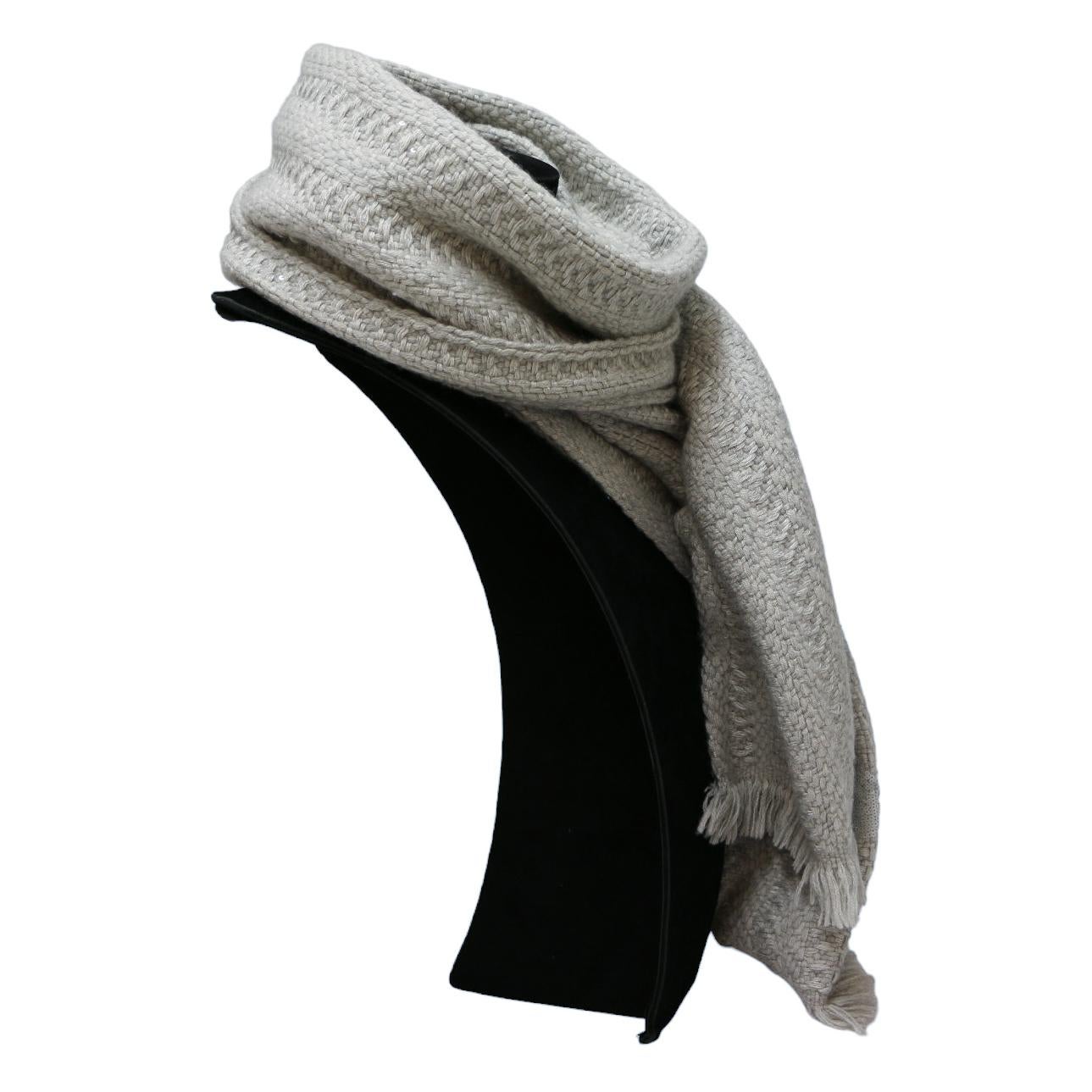 Chanel cachemire and silk scarf For Sale 1