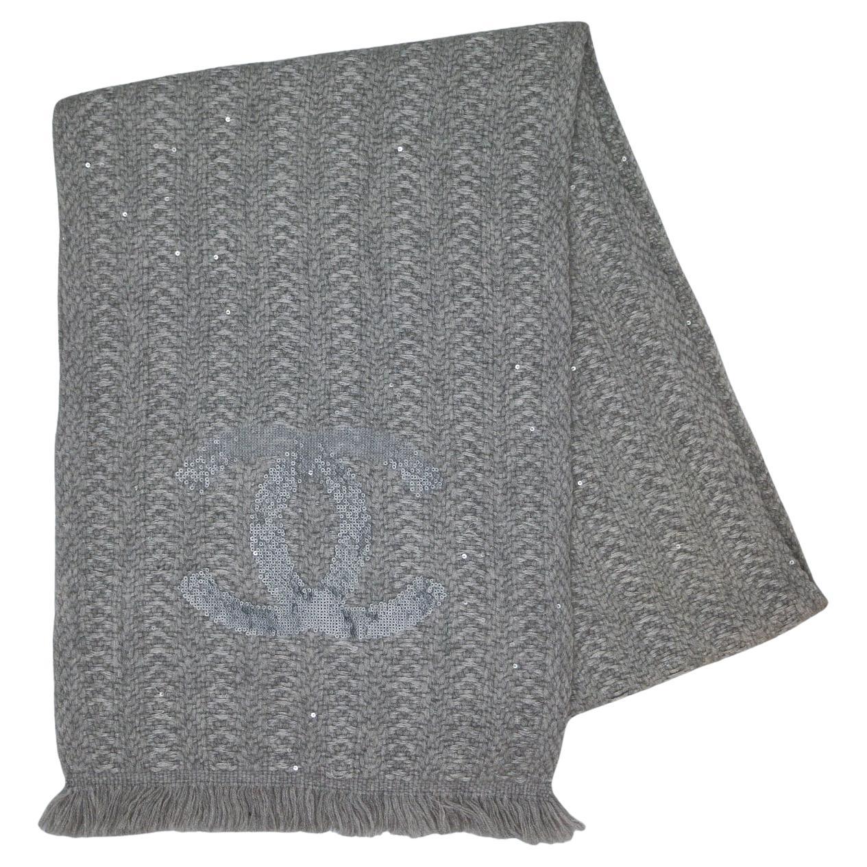 Chanel cachemire and silk scarf For Sale