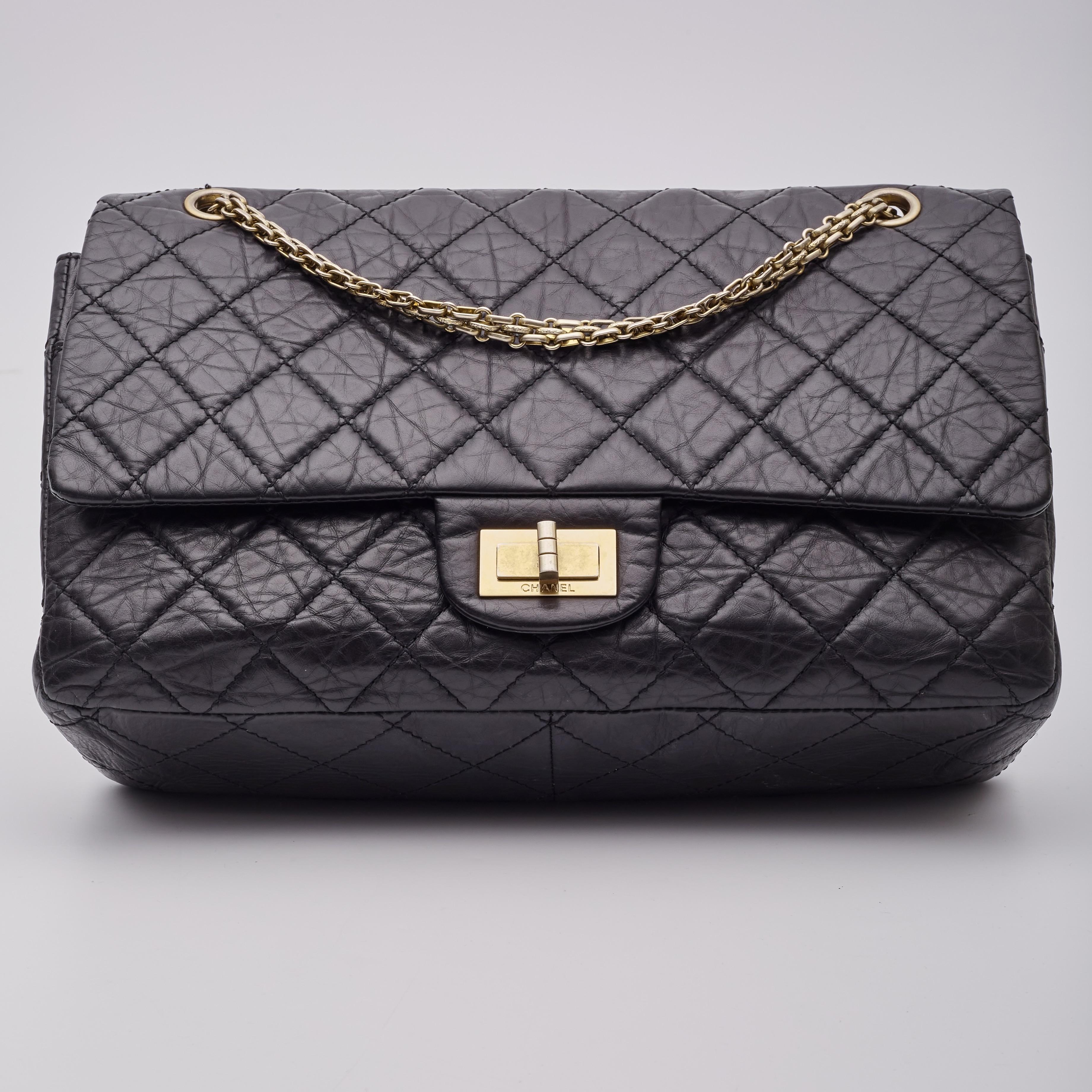 Chanel Calfskin Black Reissue 2.55 227 Flap Bag In Good Condition For Sale In Montreal, Quebec