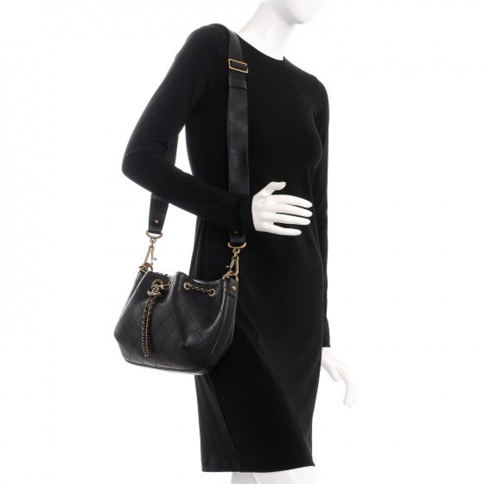 Donna Borsa Chanel in pelle di vitello nera Paris Rome piccola con coulisse