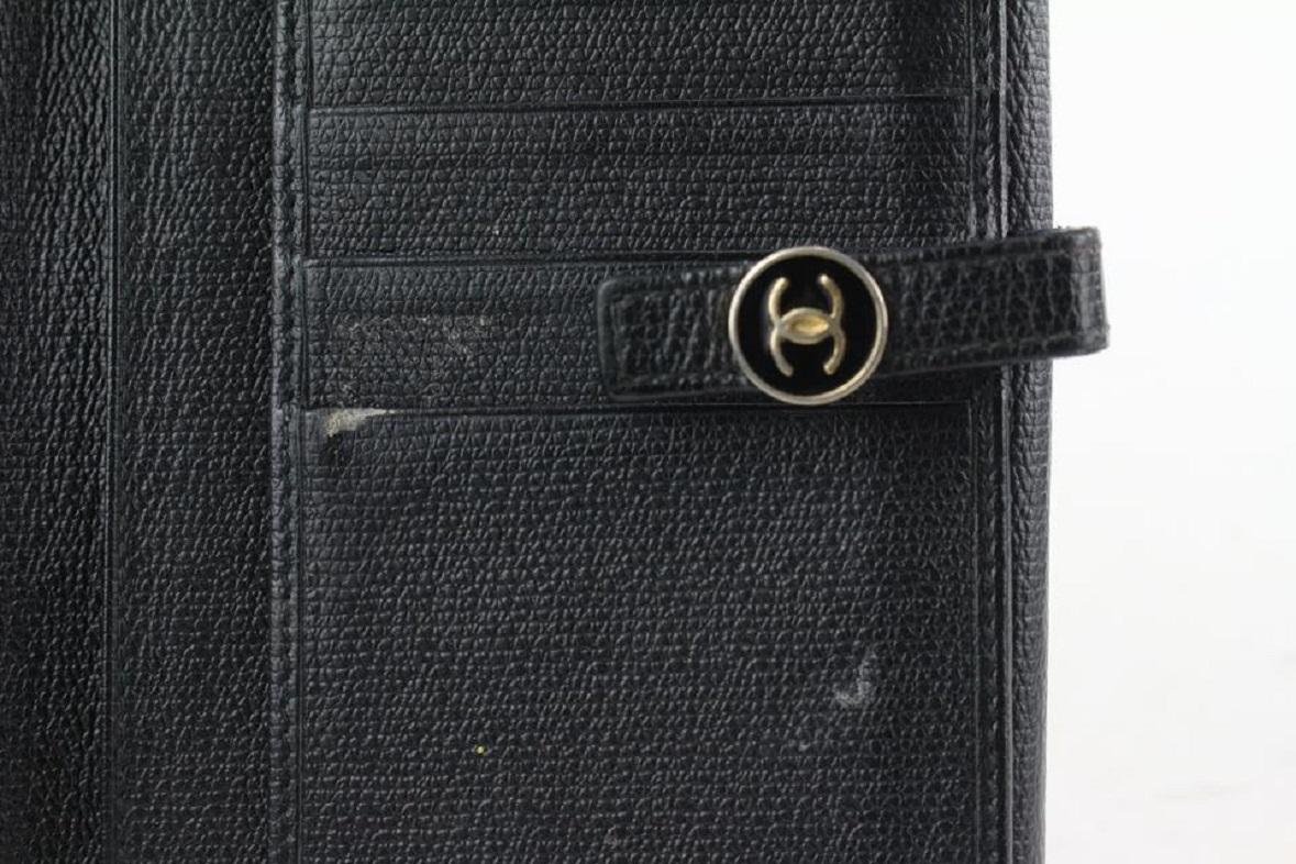 Chanel - Portefeuille à rabat long en cuir de veau avec logo CC et boutons 124cas76 en vente 6