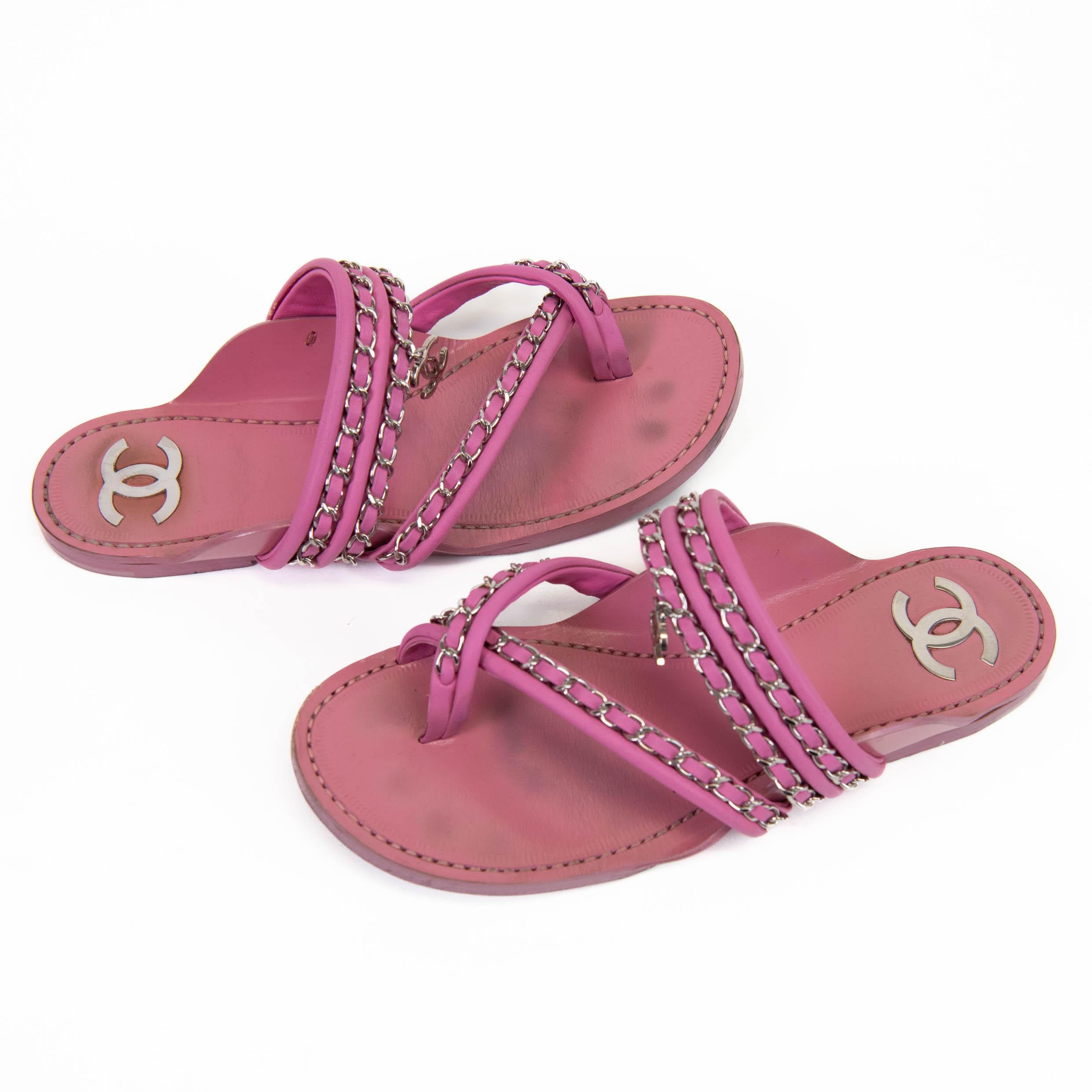 Chanel Calfskin Chain CC 19c Thong Flat Sandals Size 38 In Fair Condition In Corona Del Mar, CA