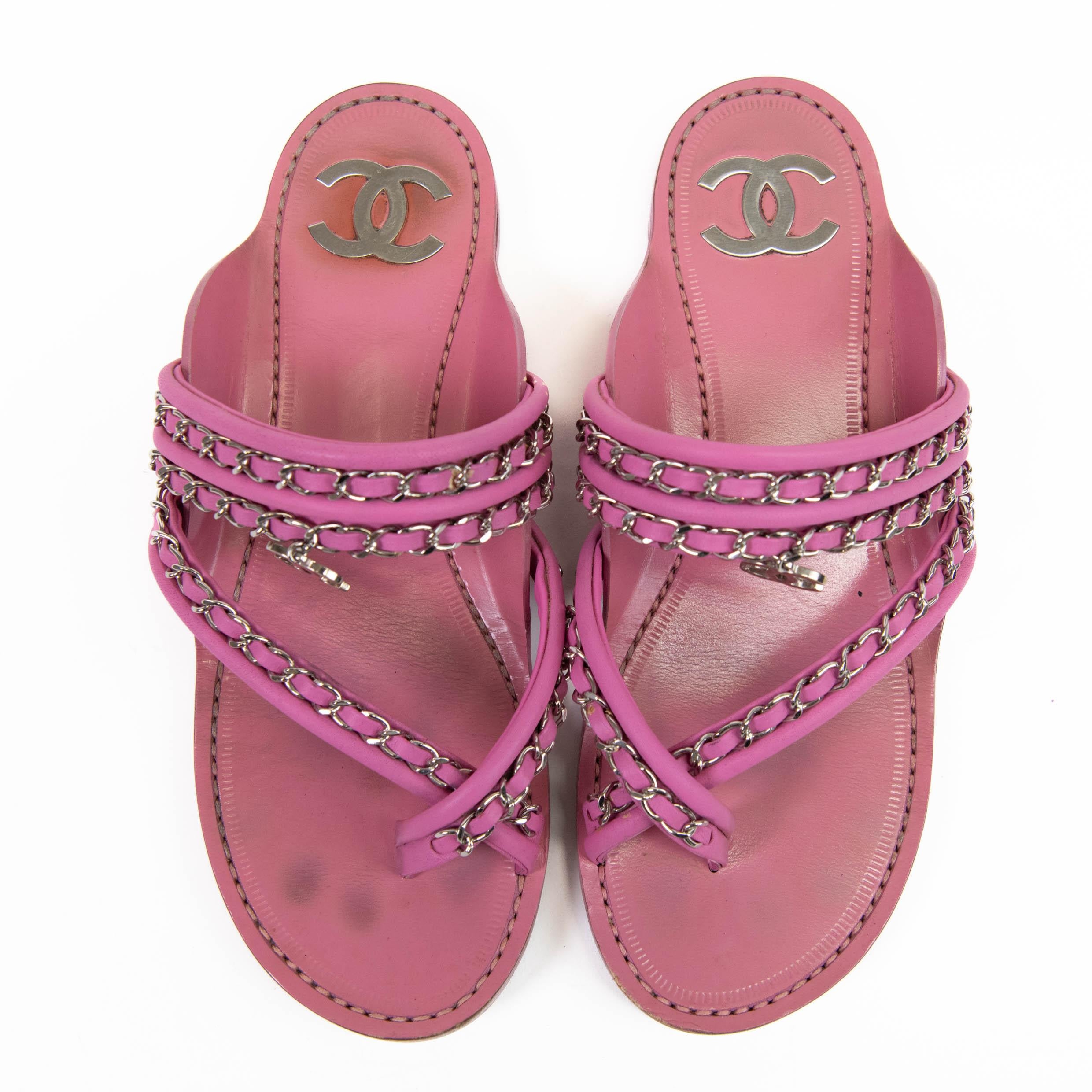 Women's or Men's Chanel Calfskin Chain CC 19c Thong Flat Sandals Size 38