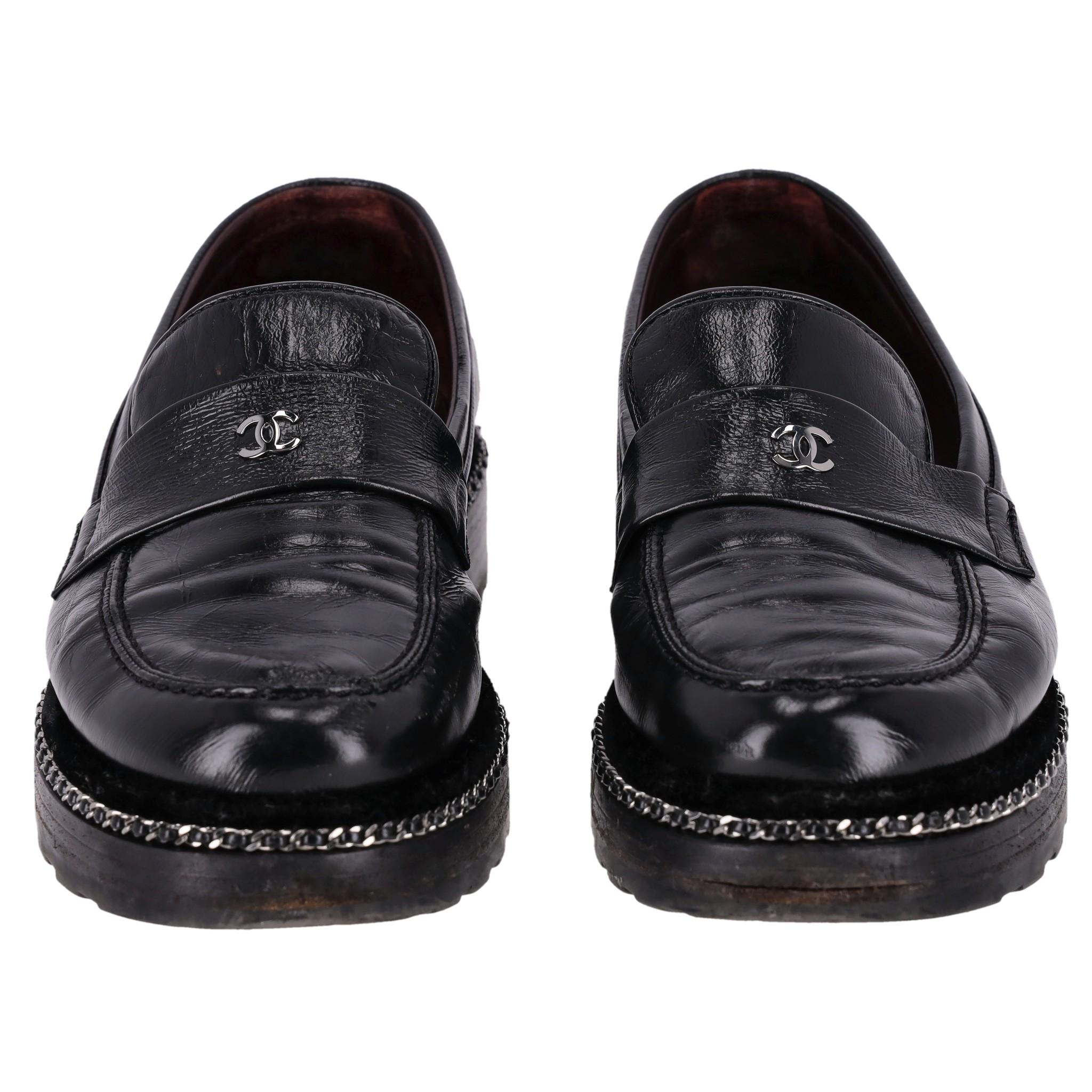 Chanel Calfskin Leather 'CC' Logo & Chain Moccasin Loafers In Good Condition In London, GB