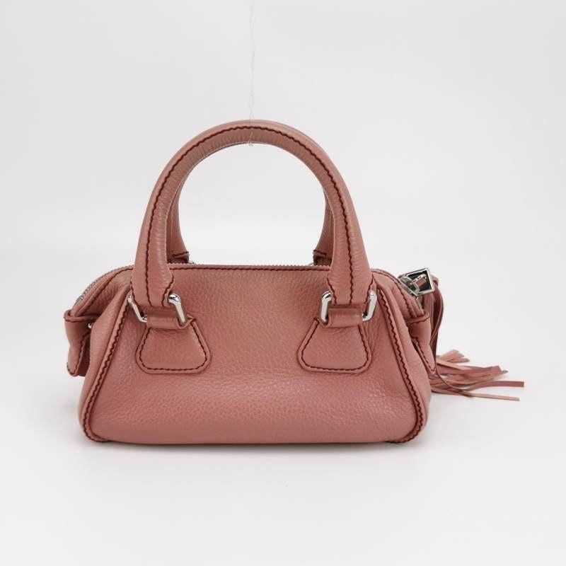 CHANEL, petit sac bowler rose en cuir de veau à pompons Bon état - En vente à AUBERVILLIERS, FR