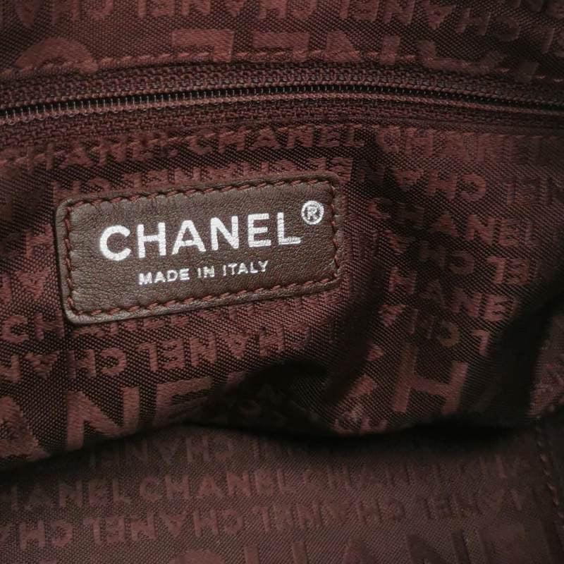 CHANEL, petit sac bowler rose en cuir de veau à pompons en vente 2