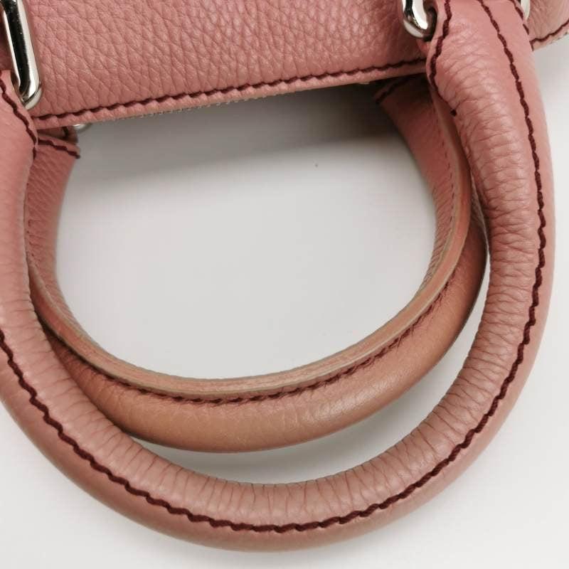 CHANEL, petit sac bowler rose en cuir de veau à pompons en vente 4