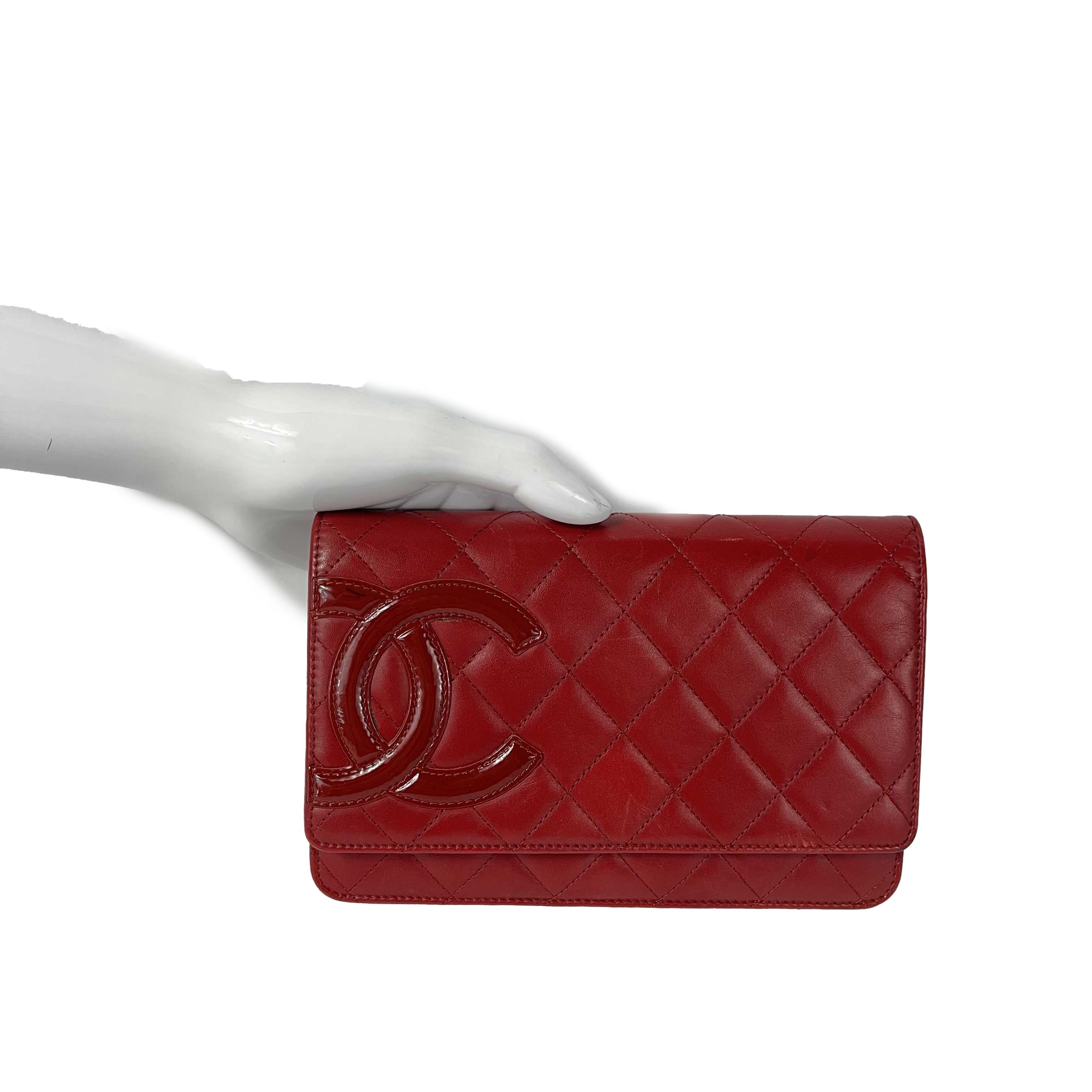 CHANEL Kalbsleder Gesteppt Cambon Rot / Silber Brieftasche an Kette Crossbody im Angebot 2