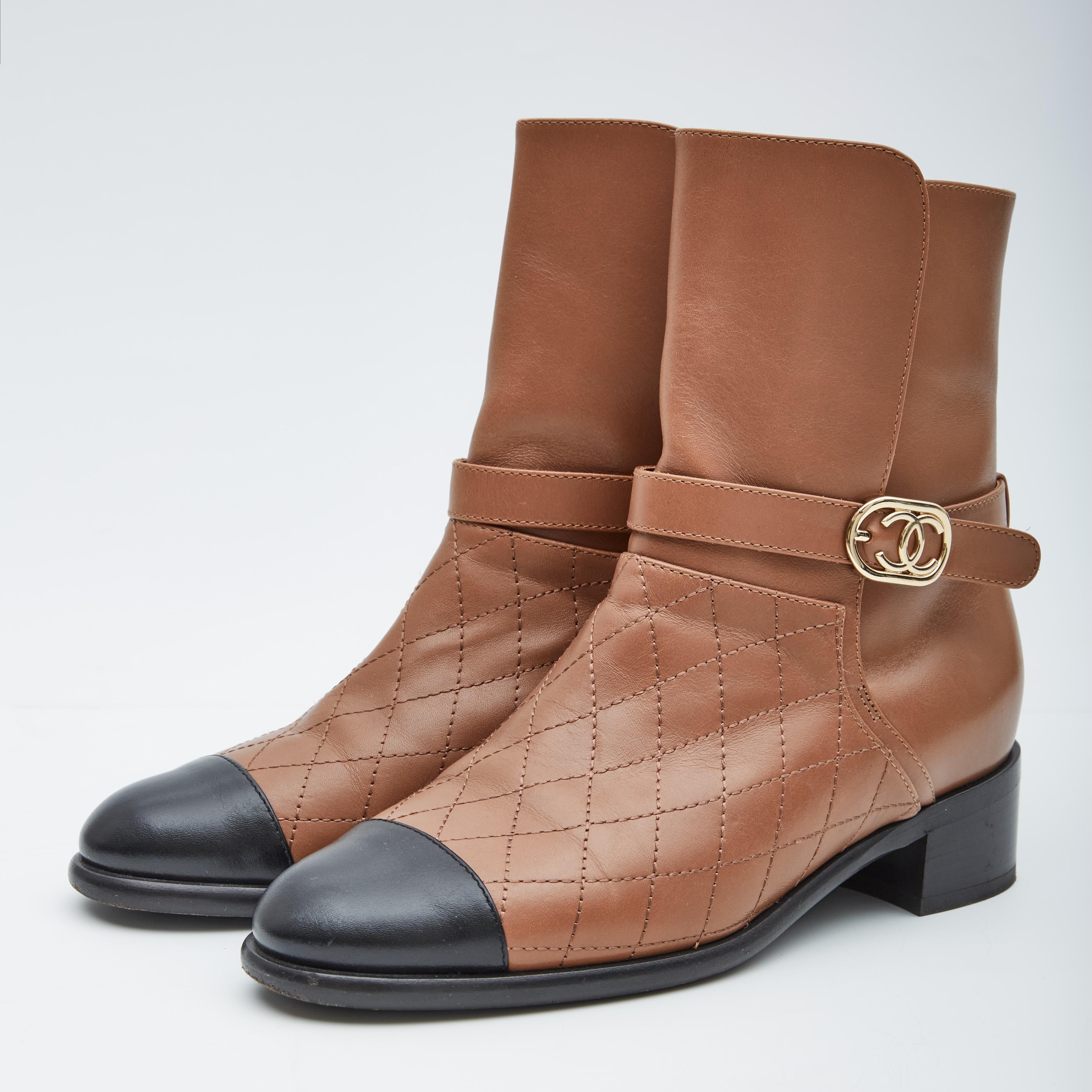 Chanel Calfskin Quilted Cap Toe CC Light Brown Boots  In Good Condition In Montreal, Quebec