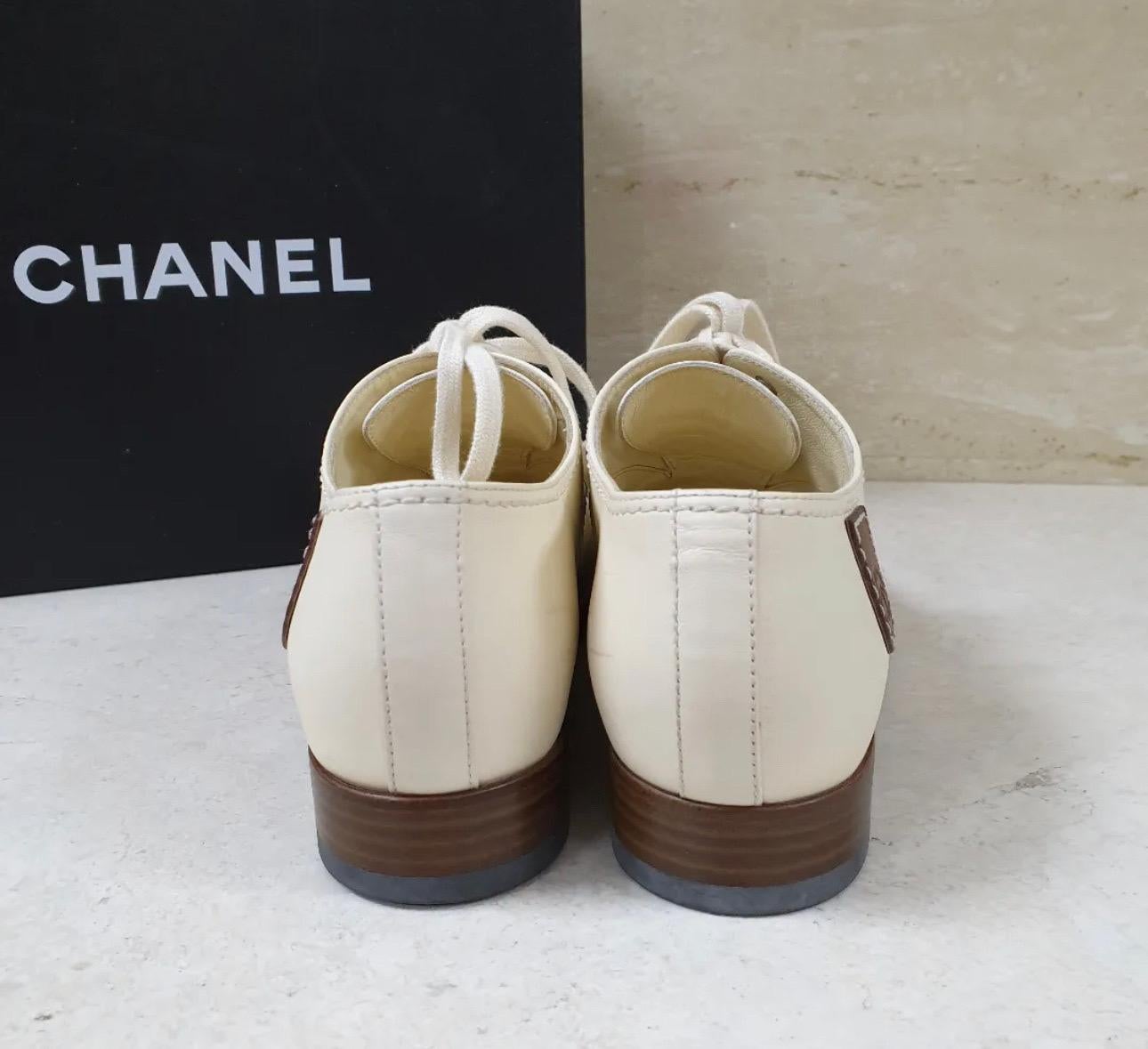Chanel Calfskin Quilted CC Lace Up Oxfords In Good Condition For Sale In Krakow, PL