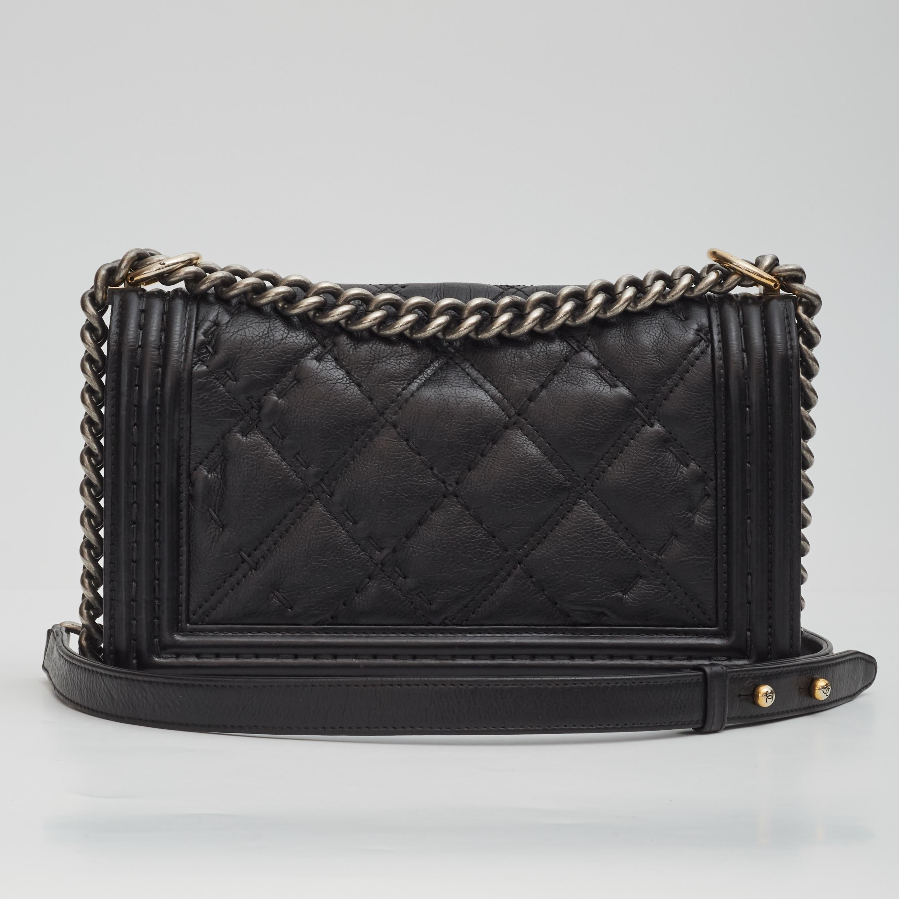 This Chanel crossbody bag is made of calfskin leather with a double diamond stitch and a peripheral framed quilting. The bag features ruthenium adjustable chain link shoulder straps, a shoulder pad, a front flap with ruthenium Boy CC push lock