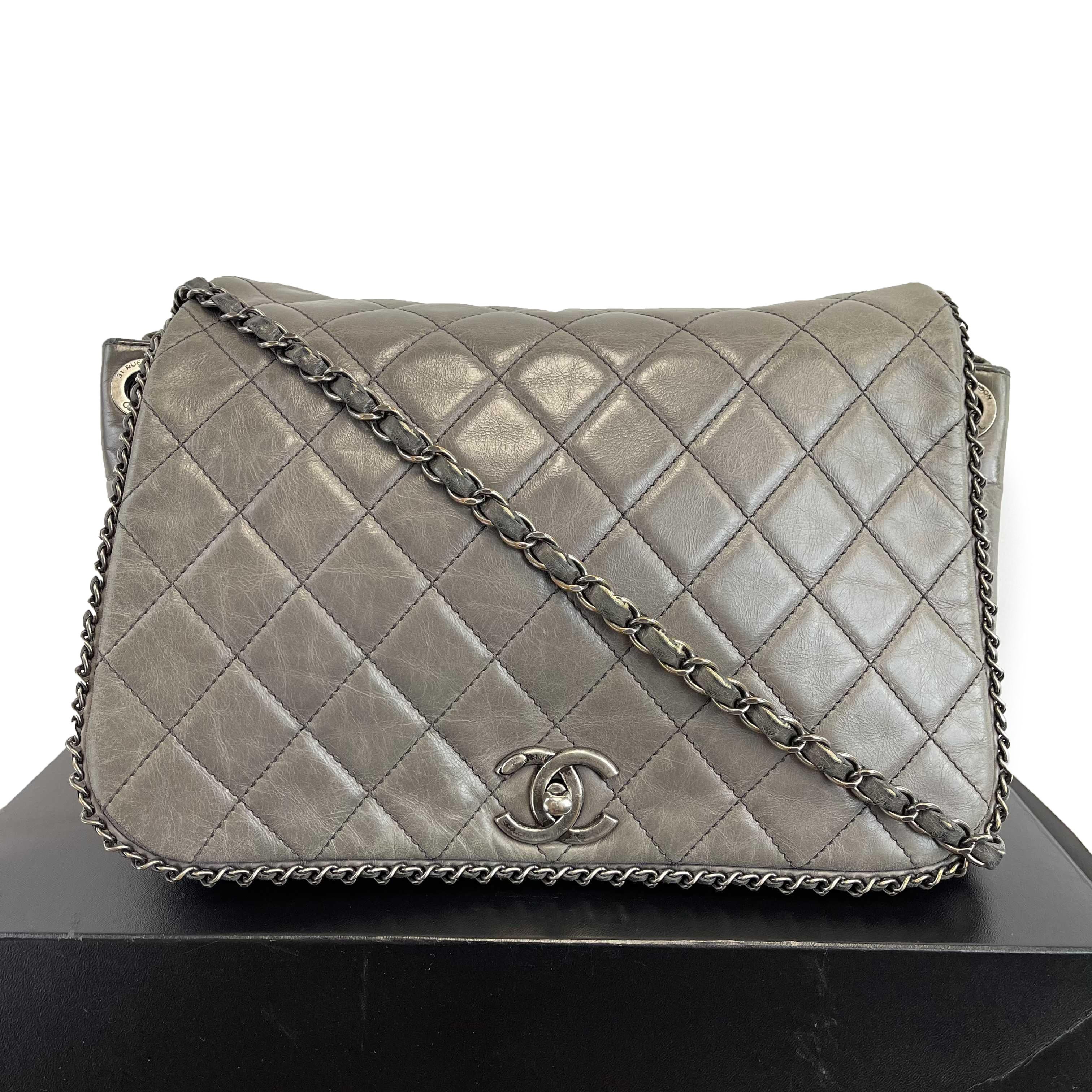 CHANEL - Calfskin Quilted Large CC Enchained Accordion - Gray Shoulder Bag For Sale 5