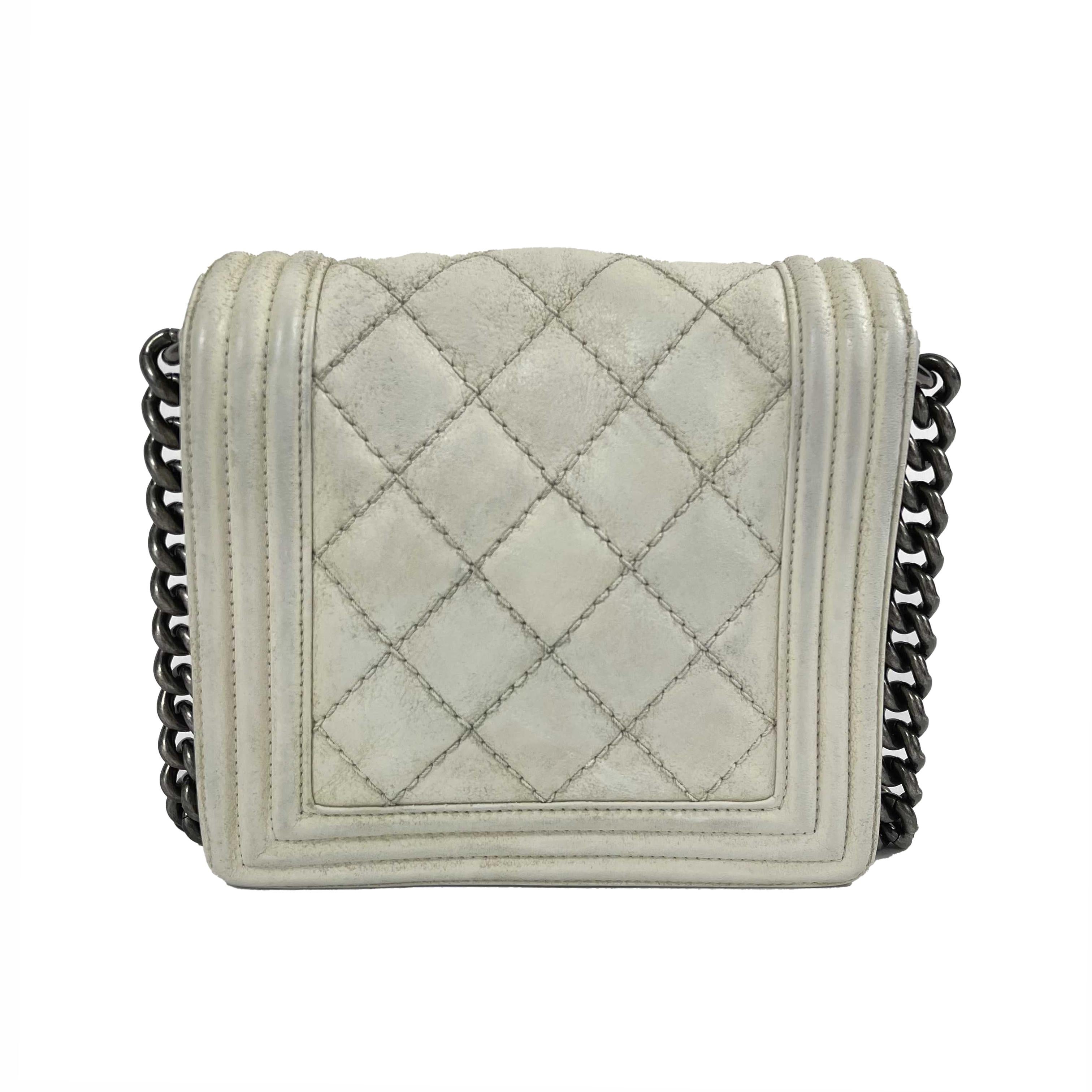 CHANEL - Calfskin Quilted Small Gentle Square Boy Flap - White Crossbody

Description

Small Gentle Square Boy Flap Bag from the 2013-2014 Collection.
This chic shoulder bag is crafted of diamond quilted calfskin leather with a border of linear