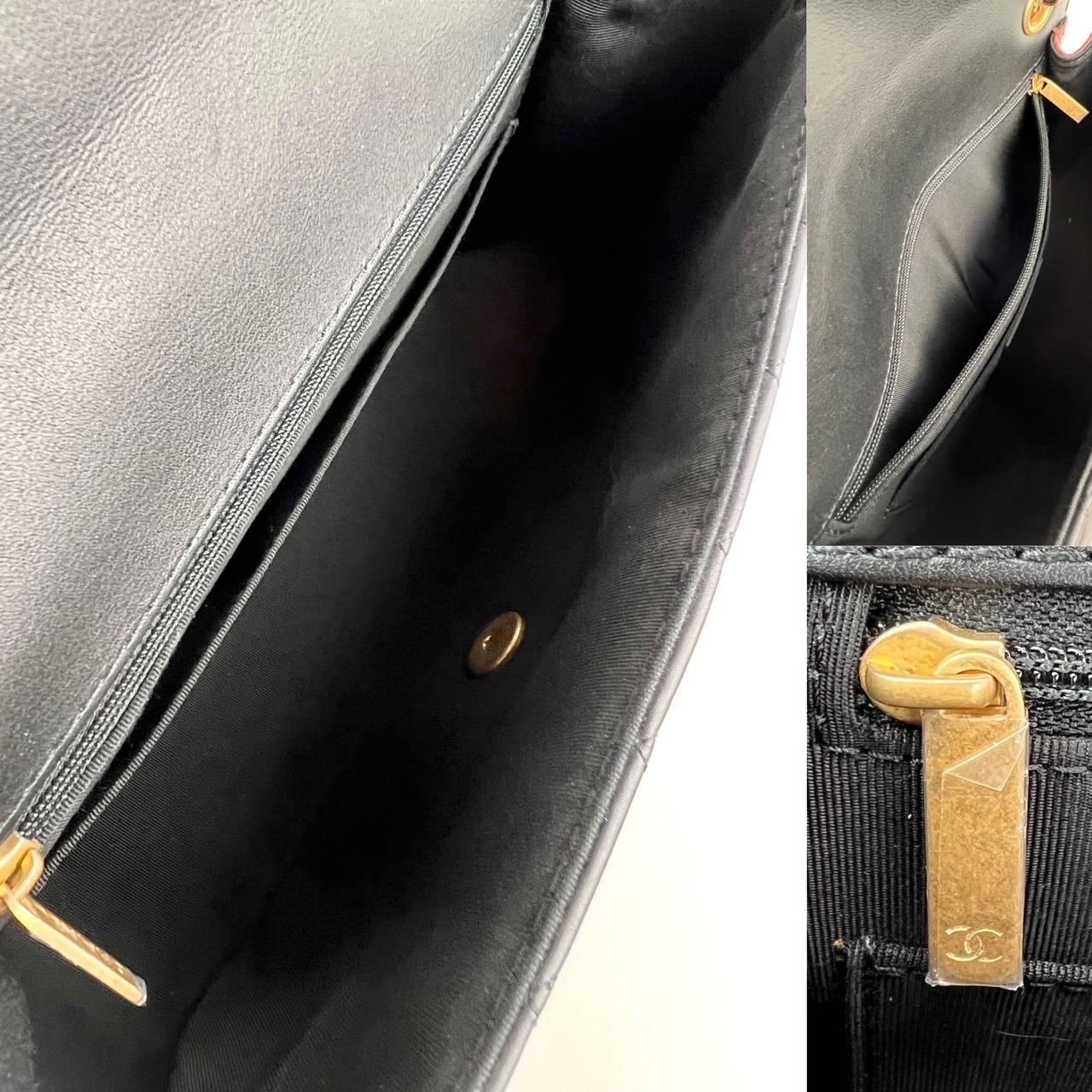 Pre-Owned 100% Authentic
Chanel in pelle di vitello con tracolla trapuntata e patta in nero e bordeaux  
La borsa è dotata di una tracolla in catena d'oro invecchiata con fili di pelle.
 con un'ampia spallina trapuntata bicolore e una classica