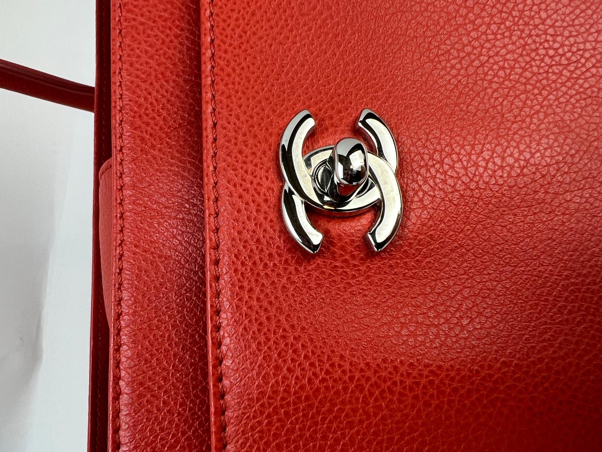 Rouge Chanel - Petit sac à main en cuir Cerf Executive - Fourre-tout