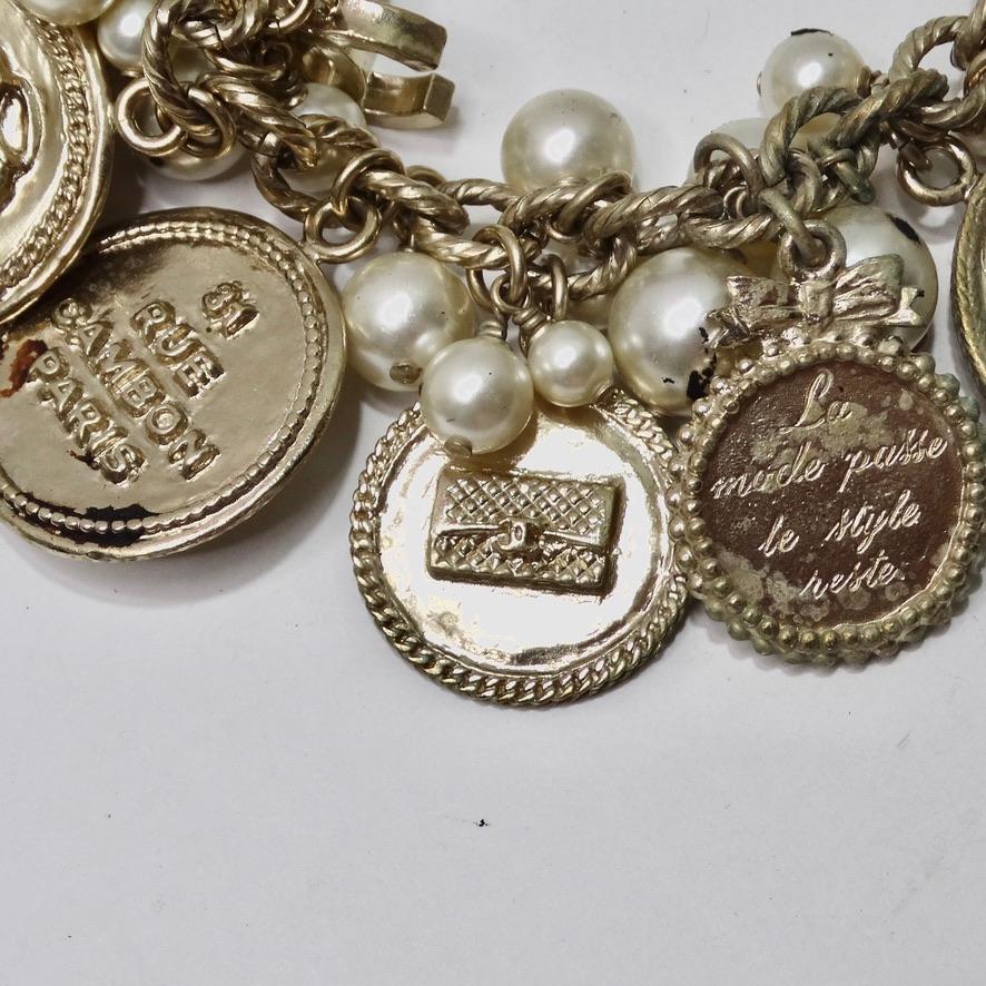 Chanel Bracelet à breloques avec logo CC et cambon en vente 1