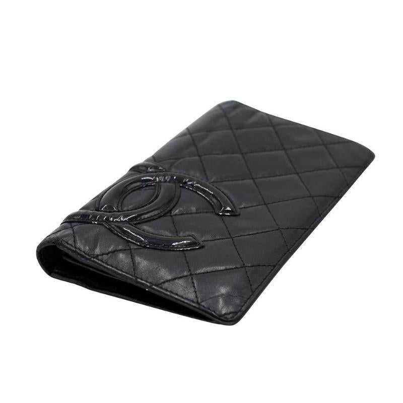 Chanel Cambon CC Quilted Lambskin Wallet CC-W0107P-0001

This classic Chanel Black/White Quilted Cambon Ligne L Yen Wallet is a chic way to organize your essentials such as your bills, credit cards, and coins. It features durable quilted leather