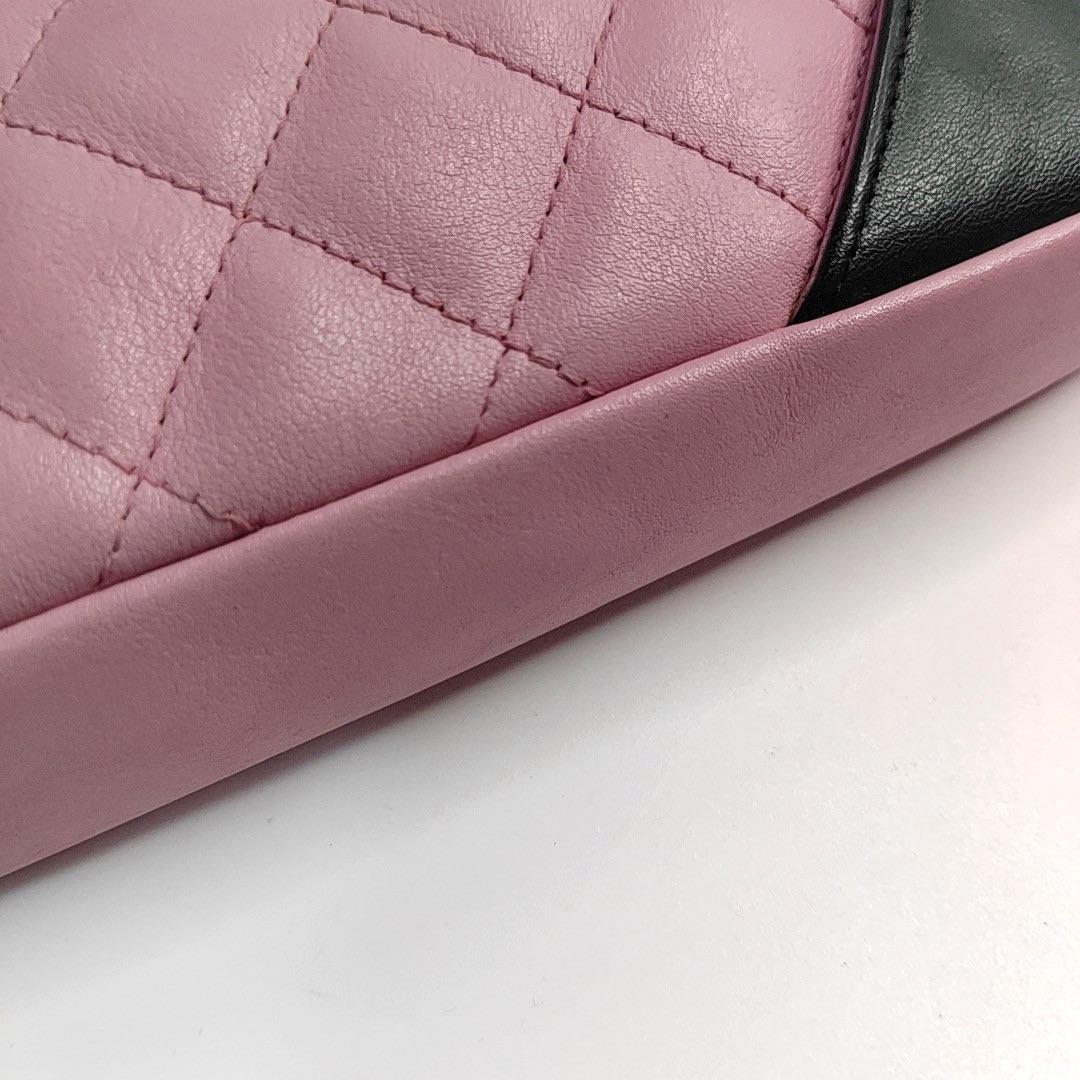 Chanel - Pochette Cambon - Cuir rose - Bracelet noir en vente 7