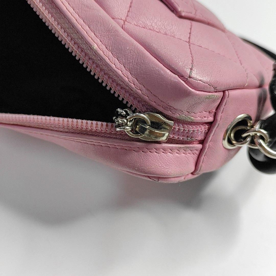 Chanel - Pochette Cambon - Cuir rose - Bracelet noir en vente 11