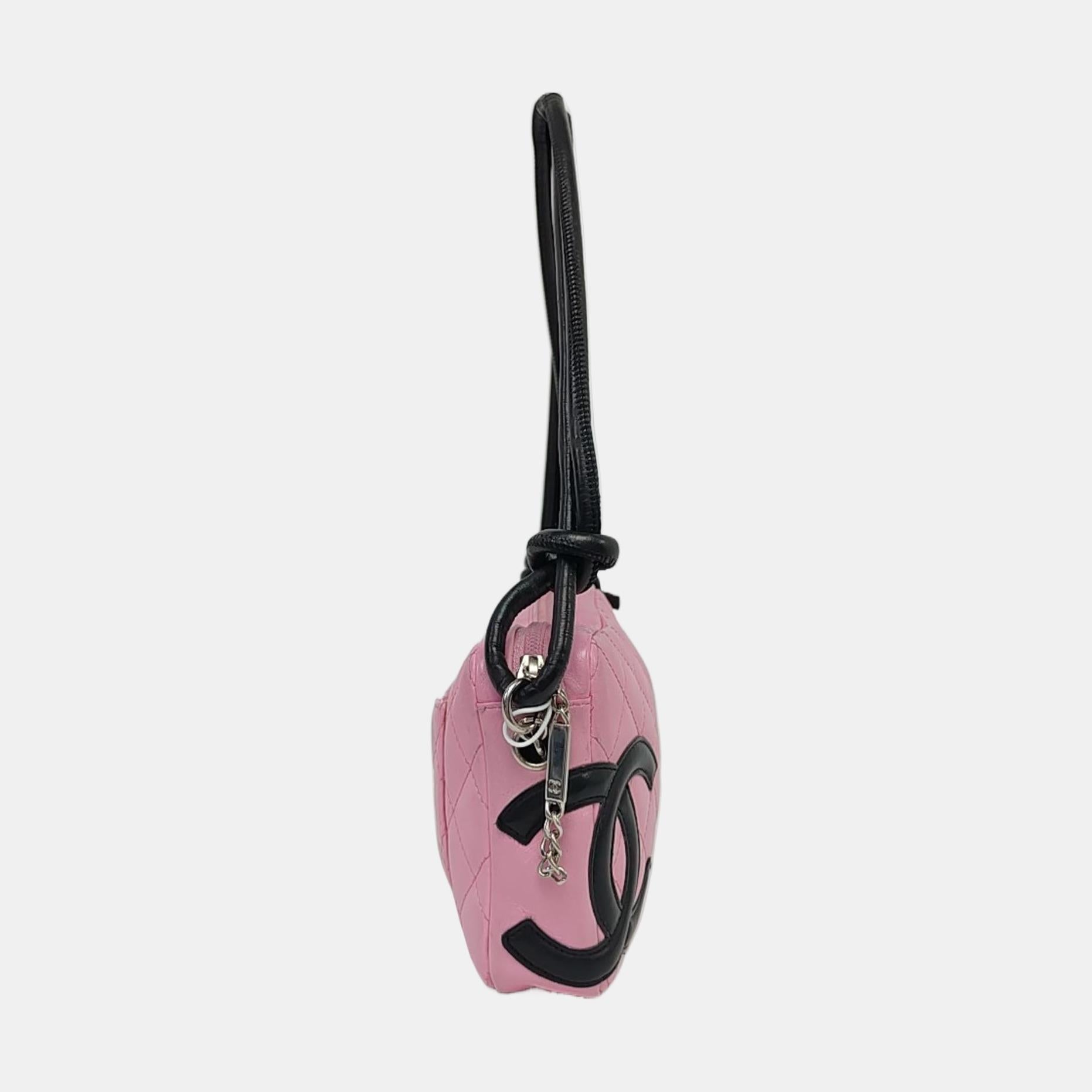 Chanel - Pochette Cambon - Cuir rose - Bracelet noir Bon état - En vente à AUBERVILLIERS, FR